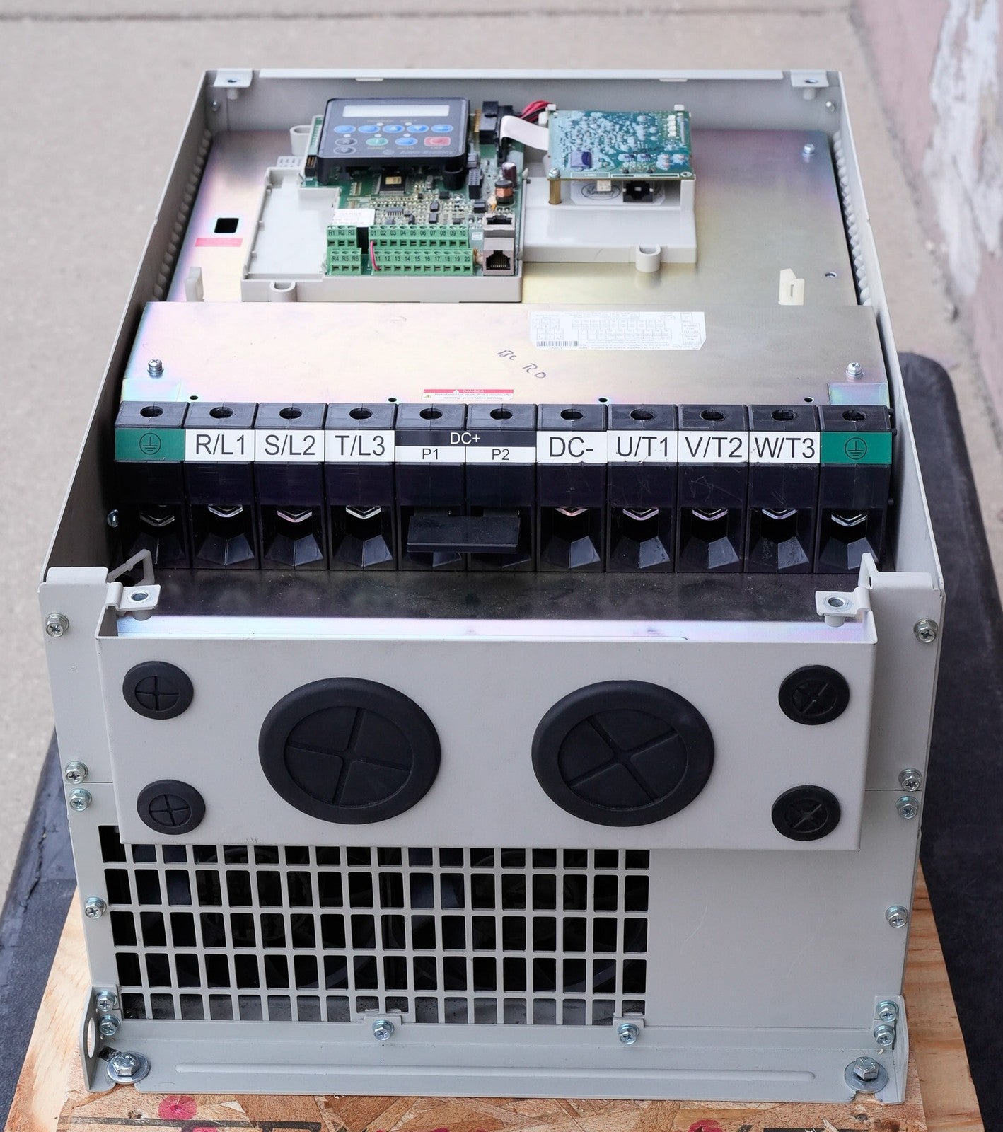 Allen Bradley 22C-D142A103 /A PowerFlex 400 AC Drive 480V 100HP + 1YR Warranty