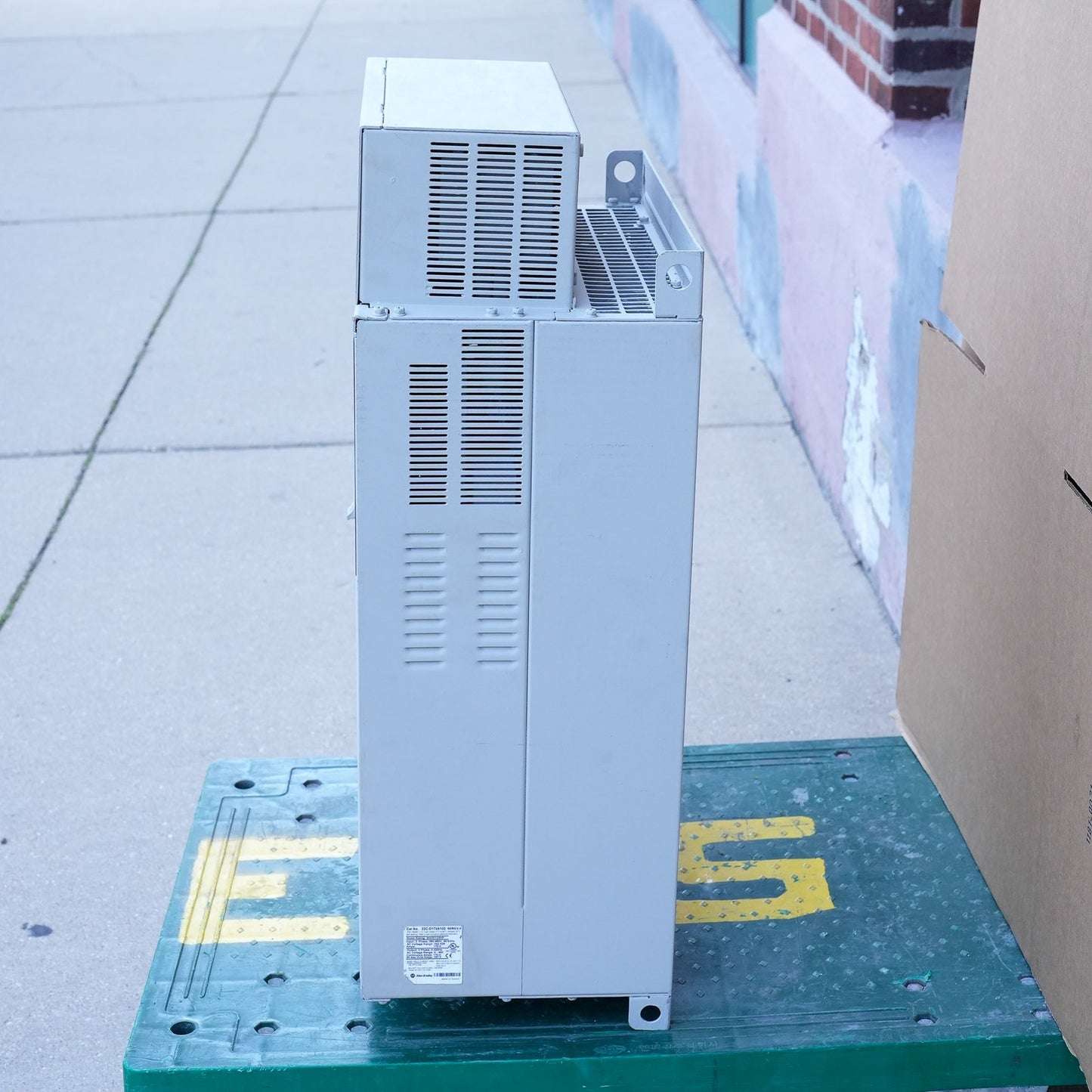 Allen Bradley 22C-D170A103 /A PowerFlex 400 AC Drive 480V 125HP 3-Phase 90kW