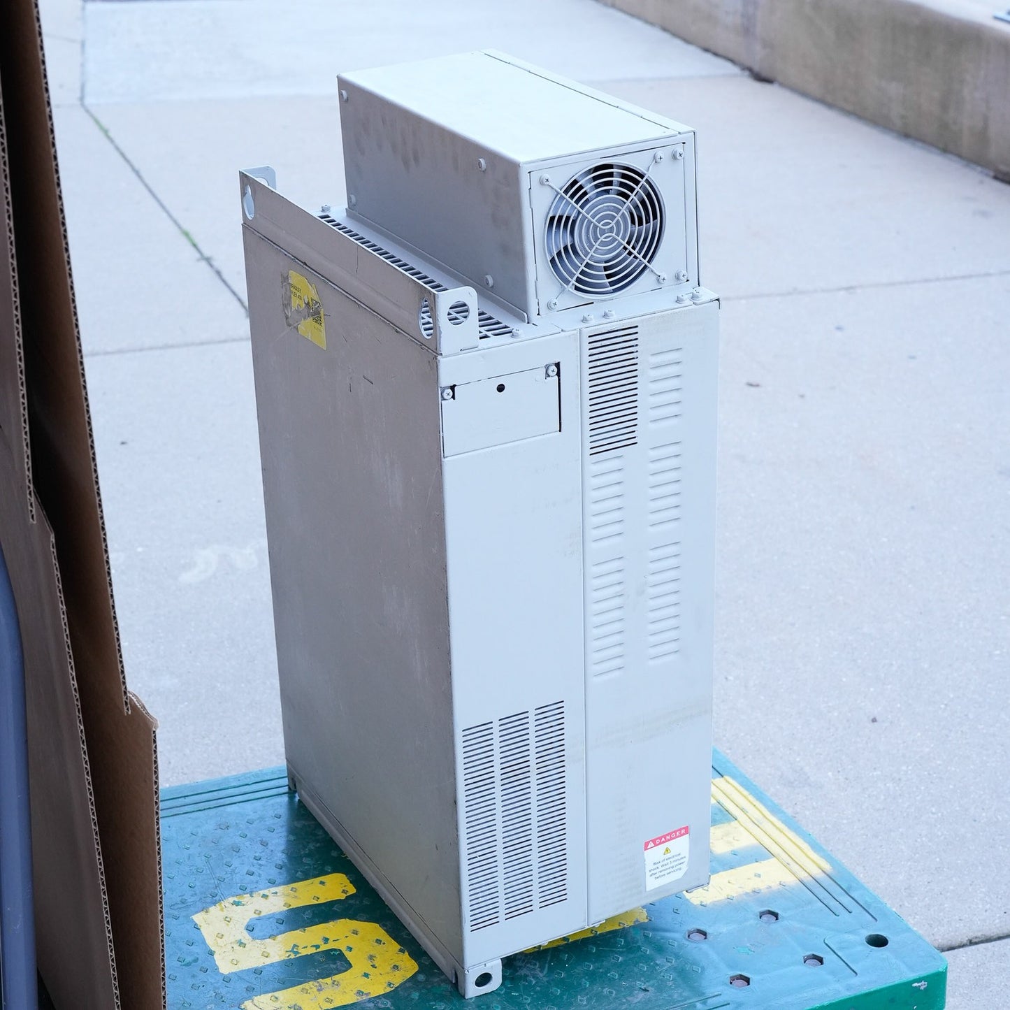 Allen Bradley 22C-D170A103 /A PowerFlex 400 AC Drive 480V 125HP 3-Phase 90kW