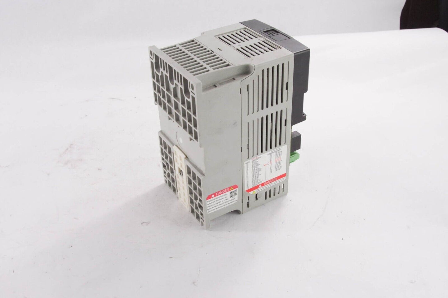 ALLEN BRADLEY 22D-D4P0N104 POWERFLEX 40 2.0 HP AC DRIVE - For Part or Repair