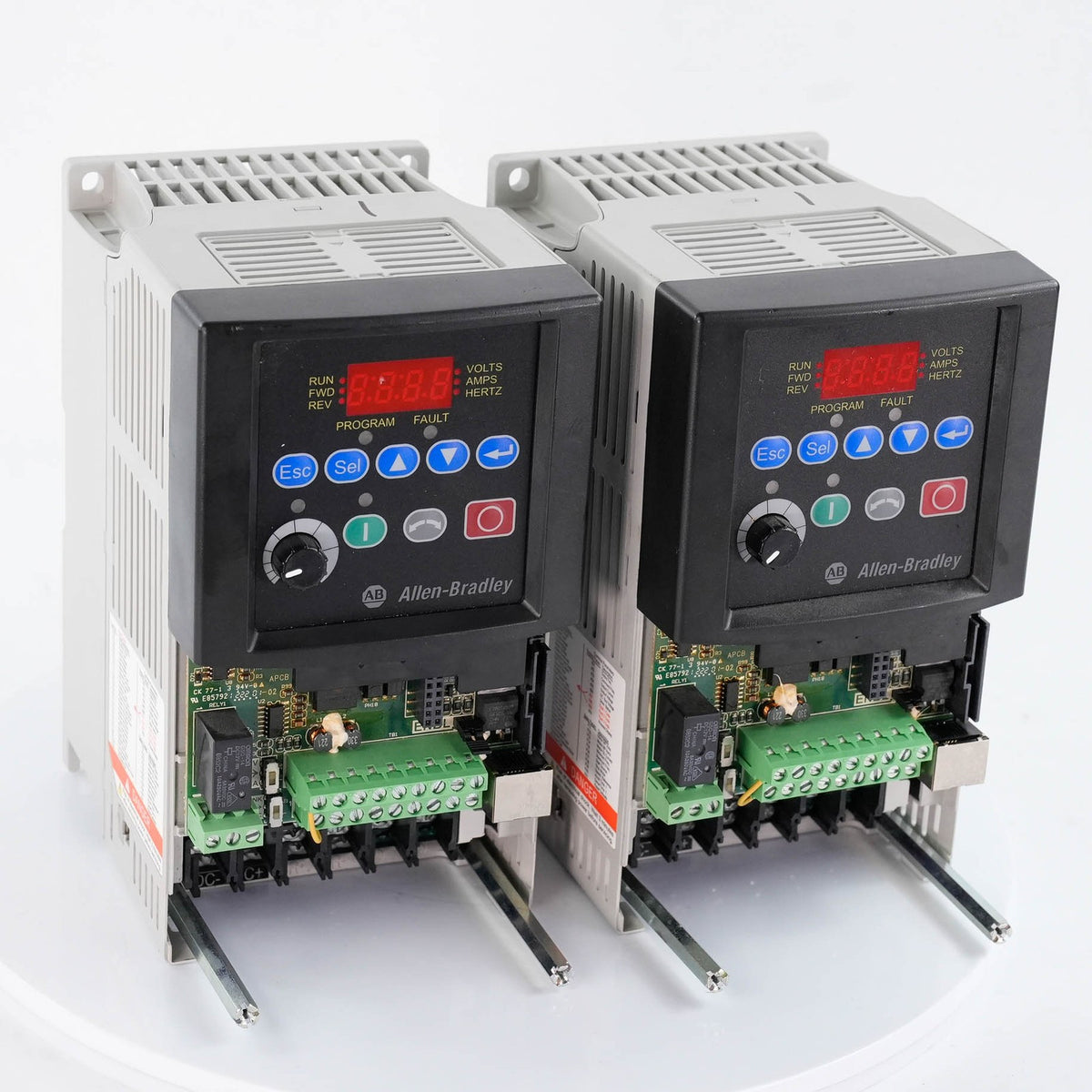 Allen Bradley 22B-D2P3N104 ser A PowerFlex 40 AC Drive 480V 3PH 0.75kW 1HP 2.3A