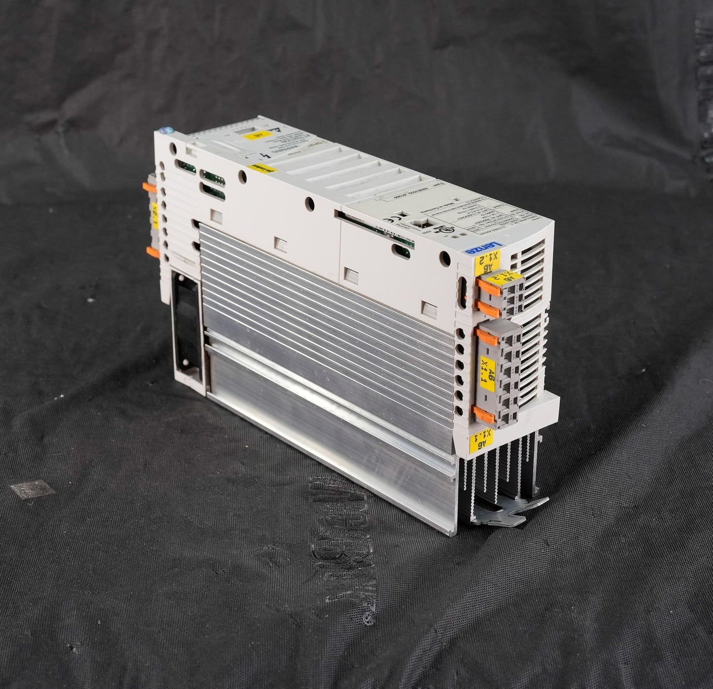 Lenze E82EV222_4C200 8200 Vector AC Drive 400/500V E82EV2224C200 Inverter