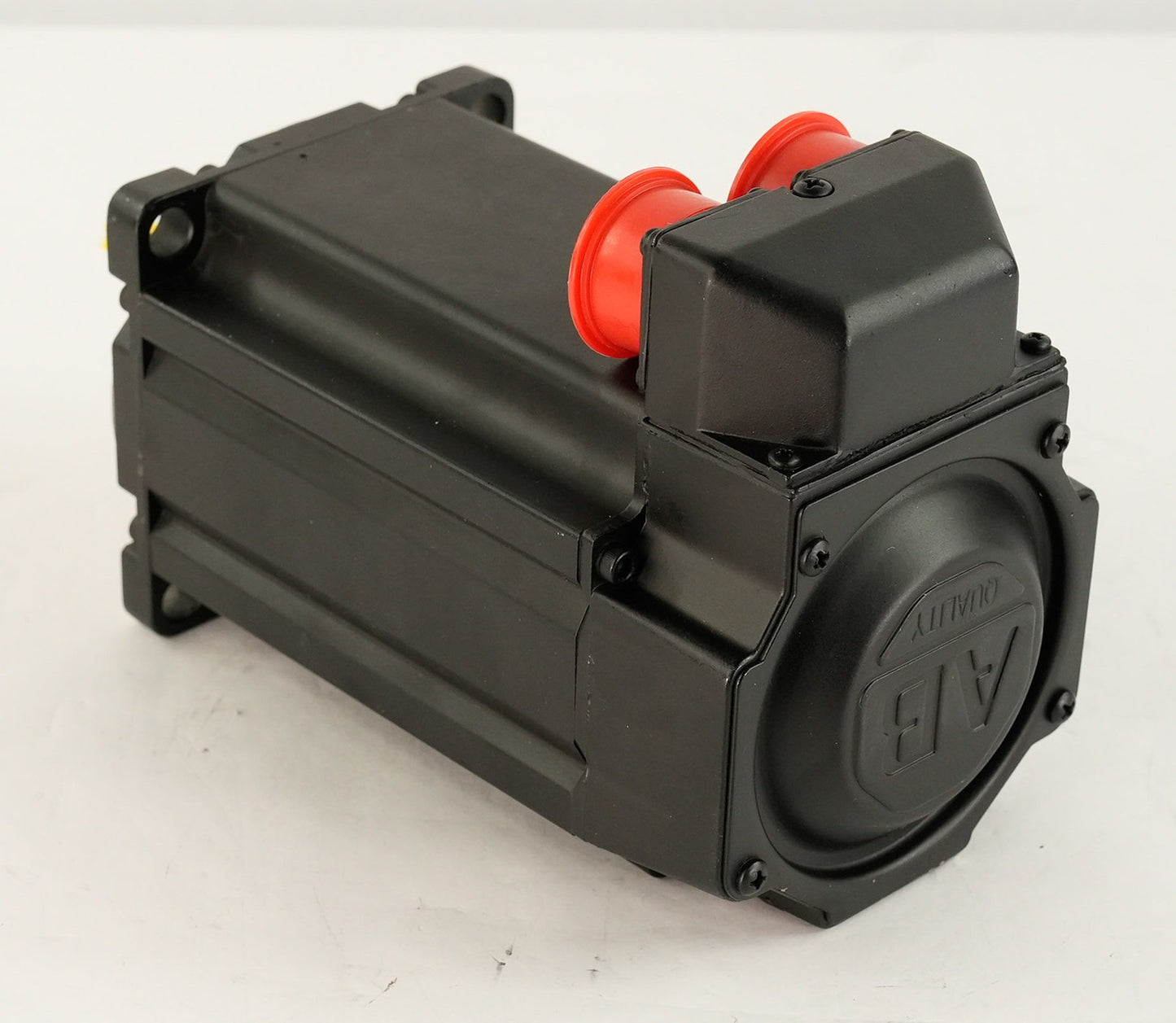 Allen Bradley MPL-B430P-MJ22AA /A Servo Motor 460V 5000RPM 3-Ph MPLB430PMJ22AA