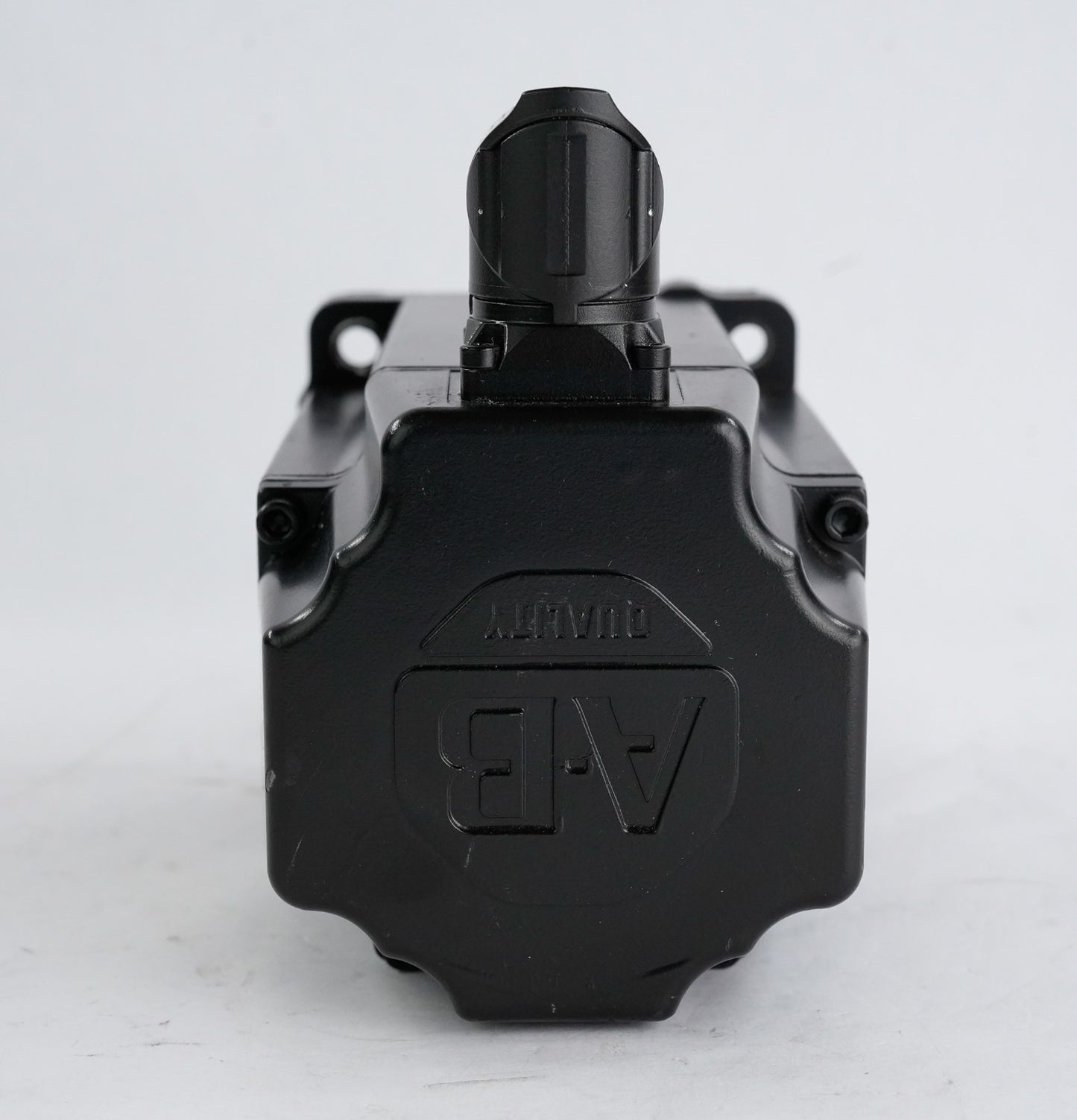 Allen Bradley VPL-B1002E-CJ12AS /A Kinetix VP Low Inertia AC Servo Motor