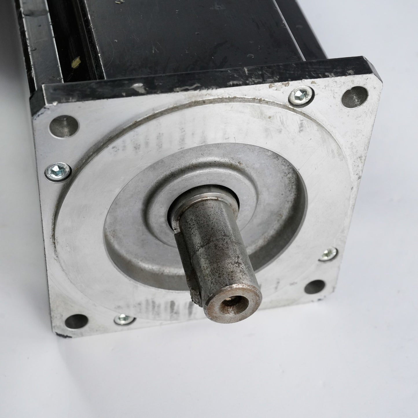Schneider Electric Elau SM 140-30-370-P1-45-S1-B0 Servo Motor SM14030370P1445S1