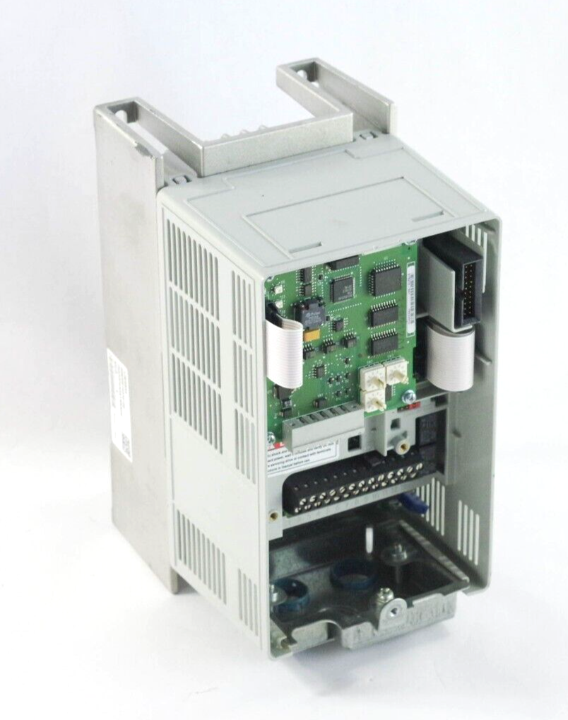 Allen Bradley 20AD3P4A0AYNNNG0 / 20A D 3P4 A0AYNNNG0 Powerflex 70 Ac Drive 2HP