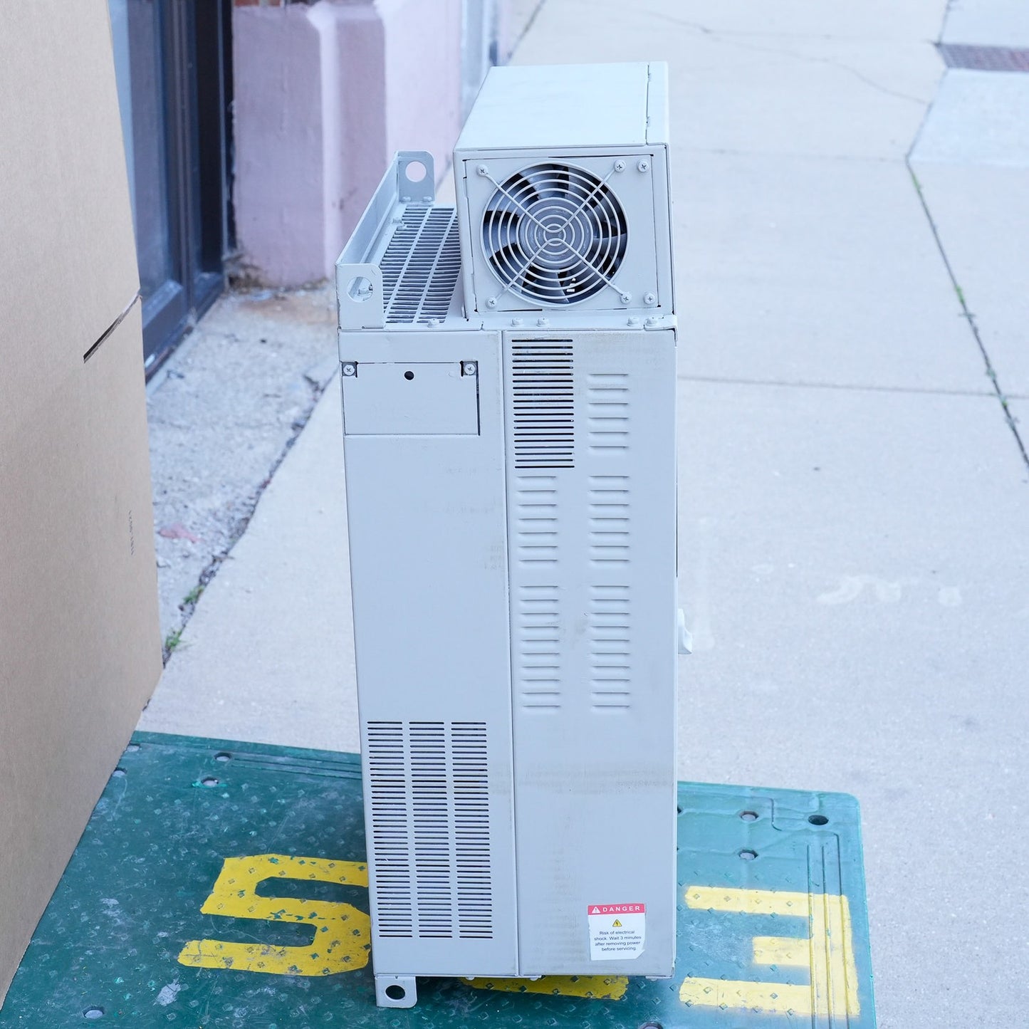 Allen Bradley 22C-D170A103 /A PowerFlex 400 AC Drive 480V 125HP 3-Phase 90kW