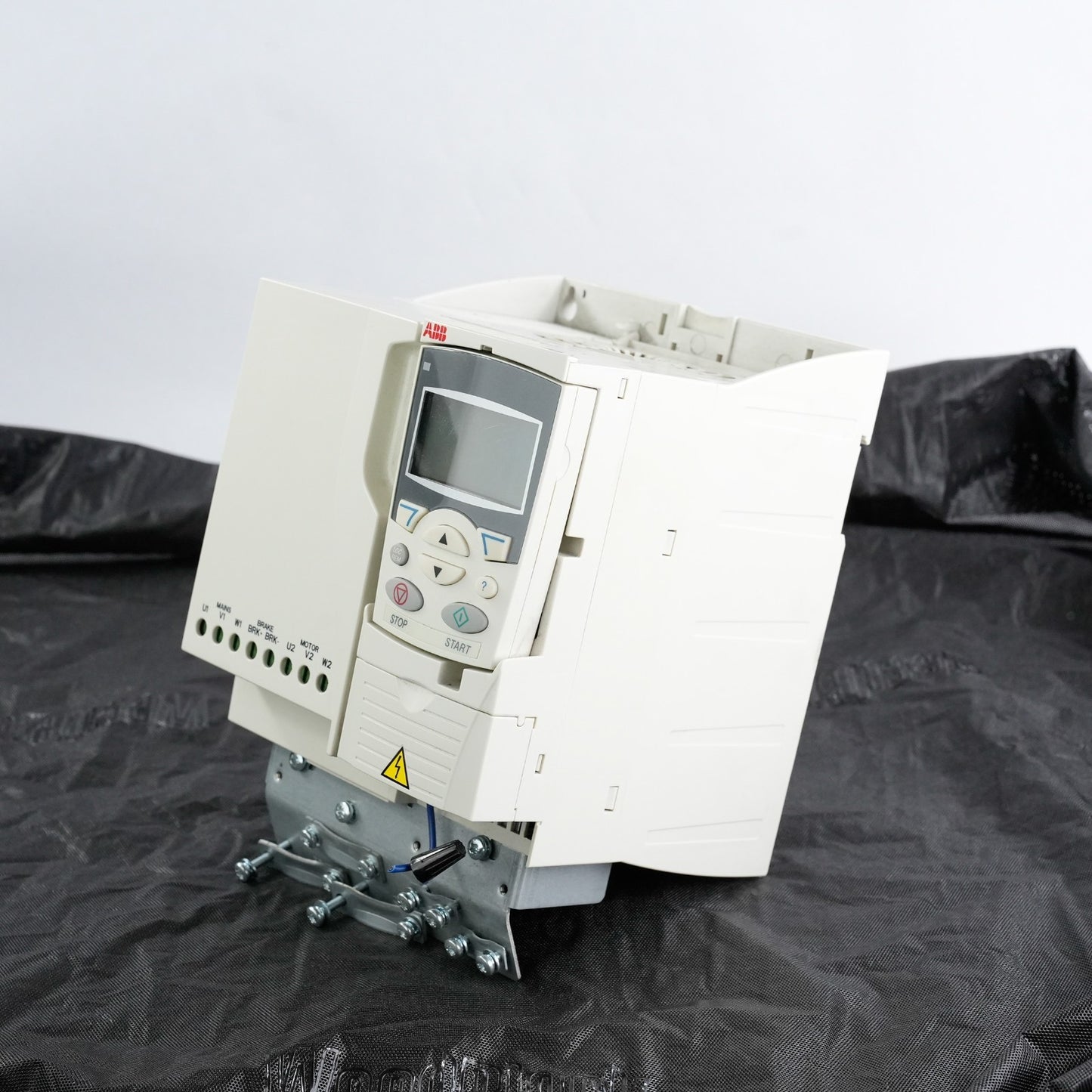ABB ACS355-03U-15A6-4 10 HP 480V 7.5 kW VFD Variable Frequency Drive