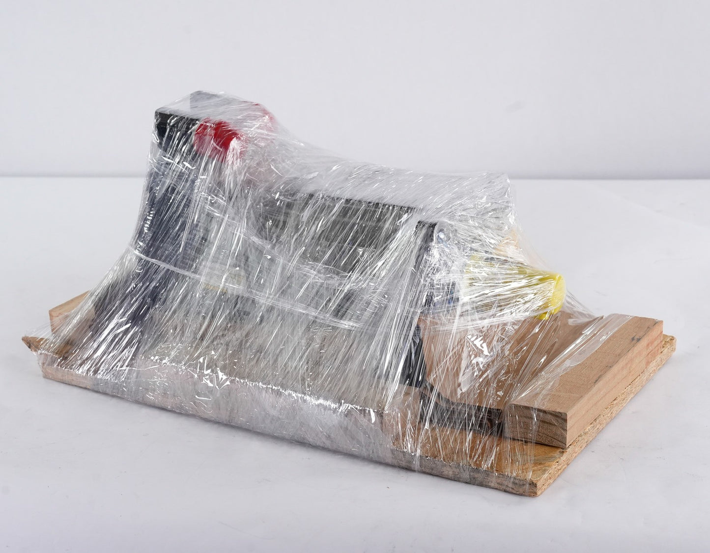 Allen Bradley MPM-B1304E-SJ72AA /A 3-Phase Inverter Duty AC Servo Motor No Box