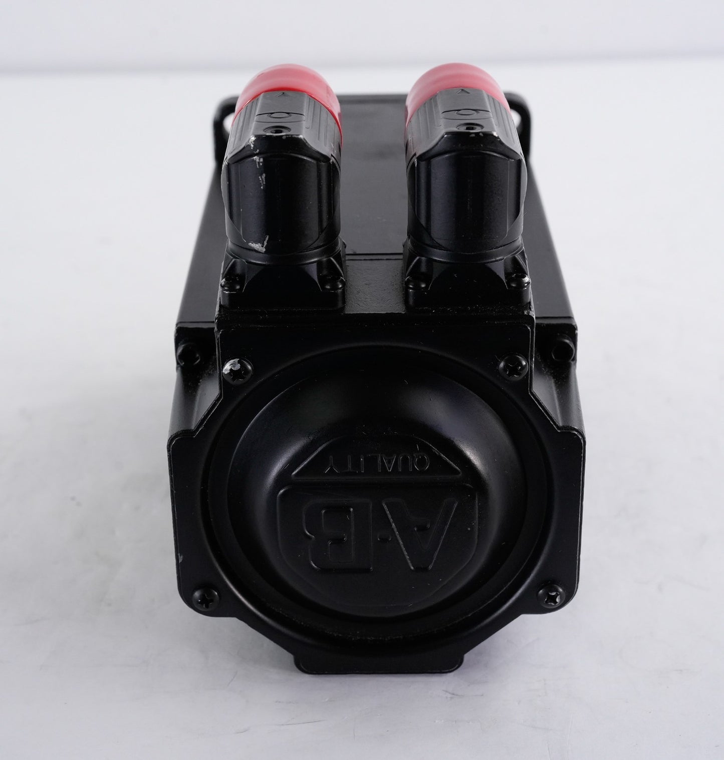 Allen Bradley MPL-B430P-MJ72AA Series A 460VAC 5000RPM 2.2kW 6.55Nm Servo Motor