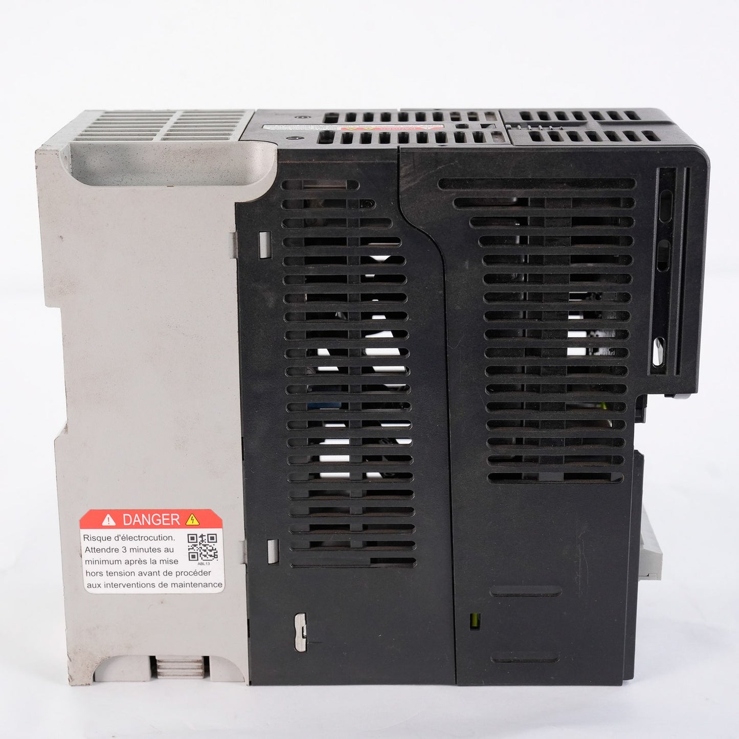 Allen Bradley 25C-D4P0N104 /B PowerFlex 527 AC Drive 480V 3PH 1.5kW 25CD4P0N104