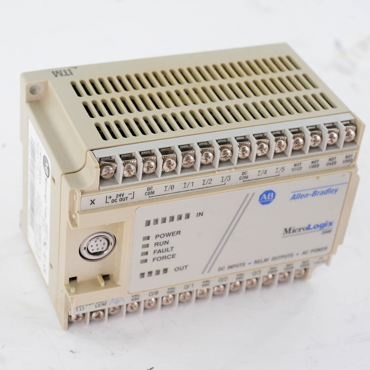 Allen Bradley 1761-L10BWA Ser E MicroLogix 1000 PLC 6 In 24VDC 4 Relay Out