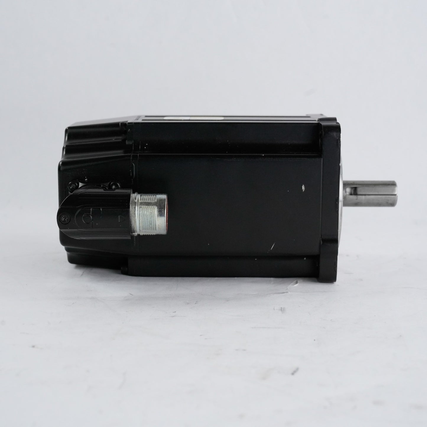 Allen Bradley VPL-B1002E-CJ12AS /A Kinetix VP Low Inertia AC Servo Motor