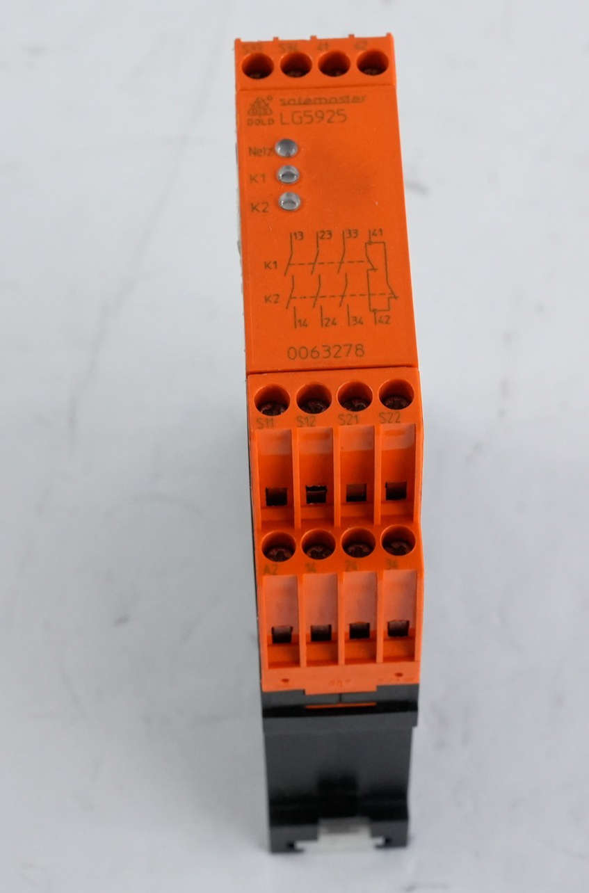 E DOLD & SOHNE LG5925.48/900/61 Emergency Stop Module D-78120