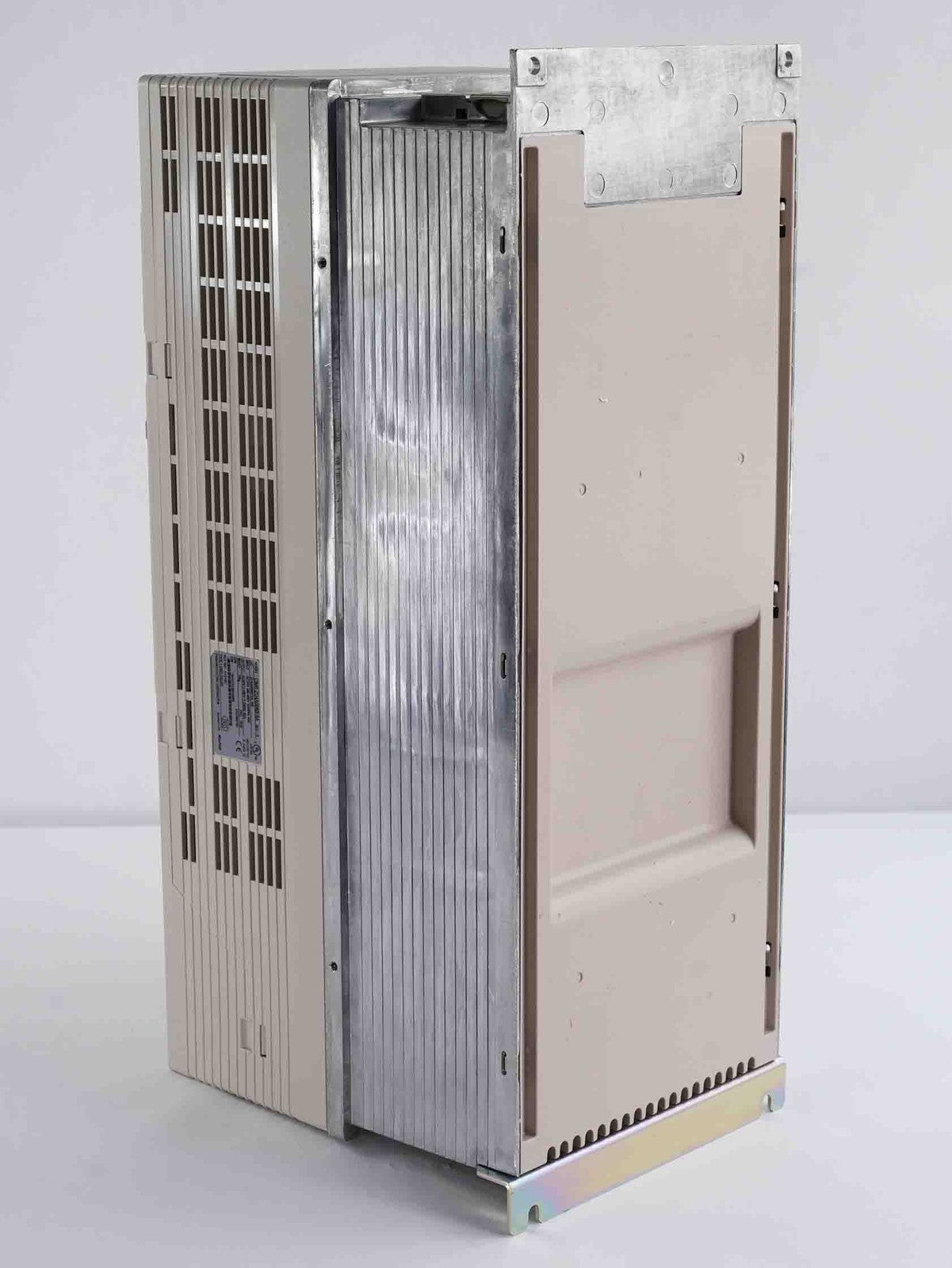 Yaskawa CIMR-ZU4A0040FAA Rev B Motor Drive Inverter 40 Amps Z1000 480V