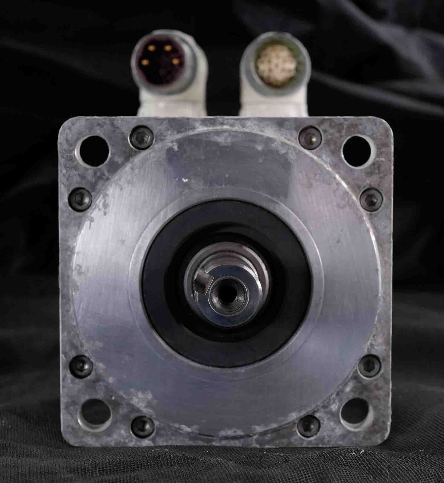 Allen Bradley MPF-B430P-MJ72BA /A Servo Motor 460V 5000RPM MPFB430PMJ72B - USED