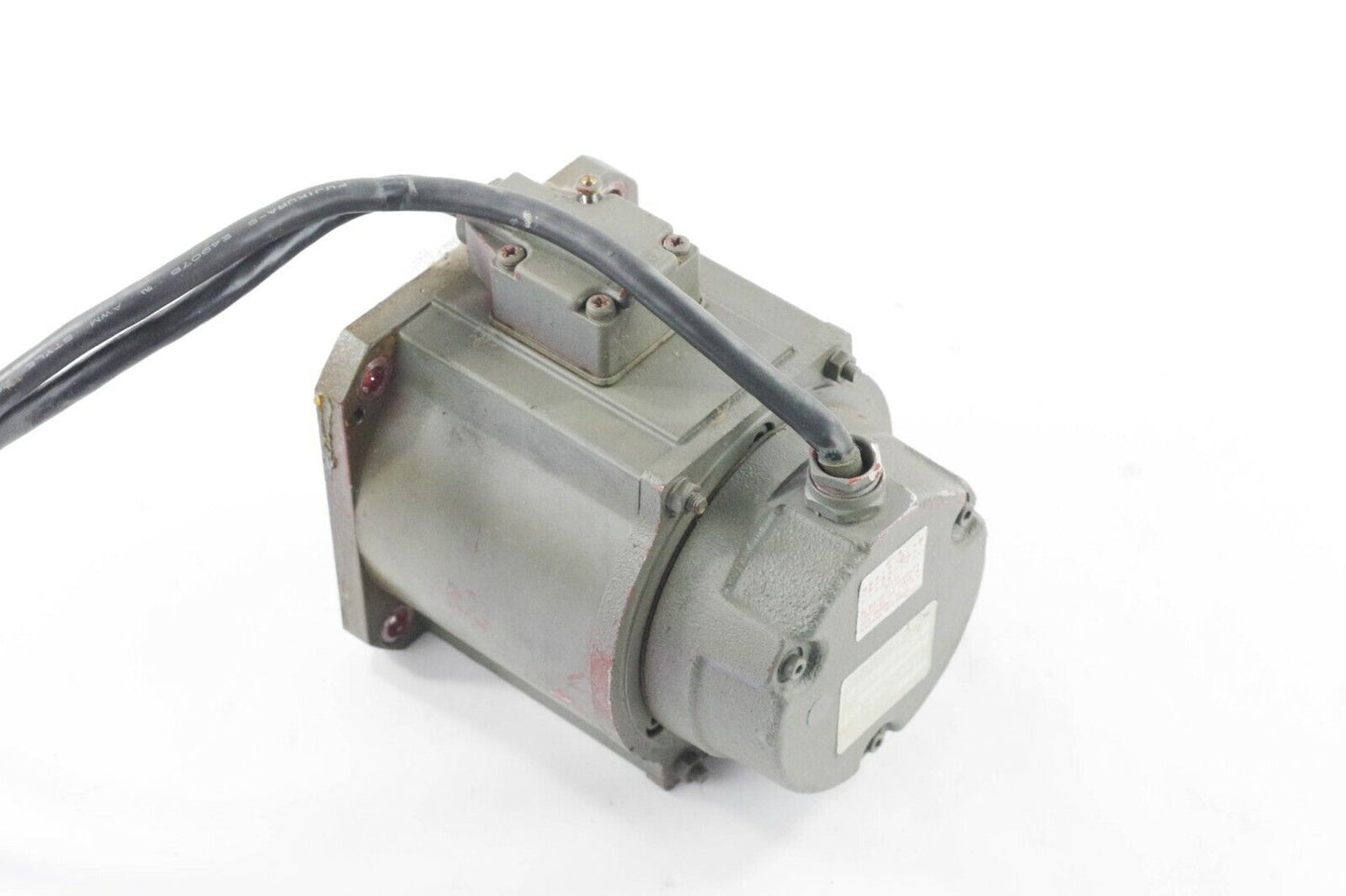 Yaskawa AC Servo Motor USAPEM-03CW2XB 300W 2.7A USAPEM-03CW2XB038 038