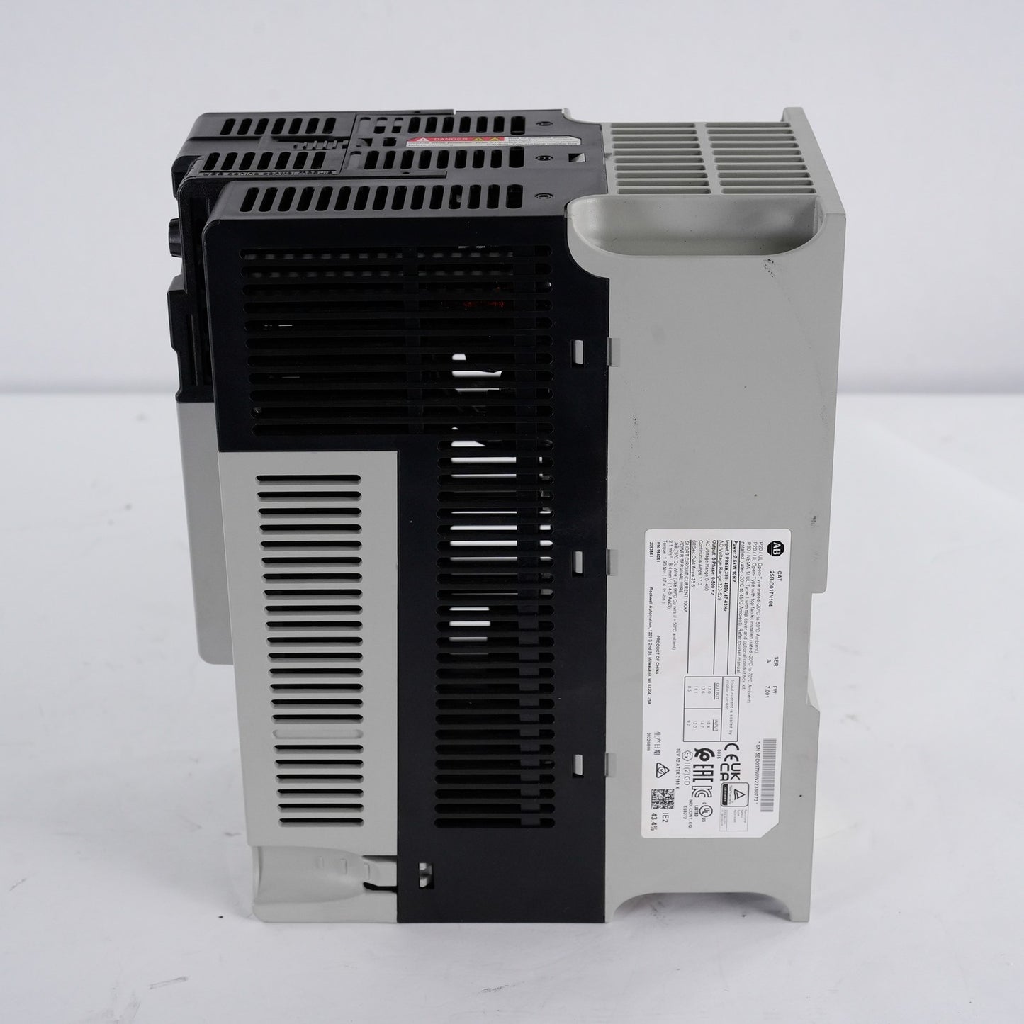 Allen Bradley 25B-D017N104 /A PowerFlex 525 480V 3-Phase 17A 7.5kW AC Drive 10hp
