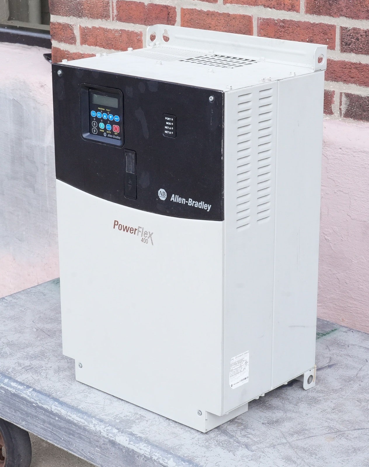 Allen Bradley 22C-D142A103 /A PowerFlex 400 AC Drive 480V 100HP 3-Phase 75kW