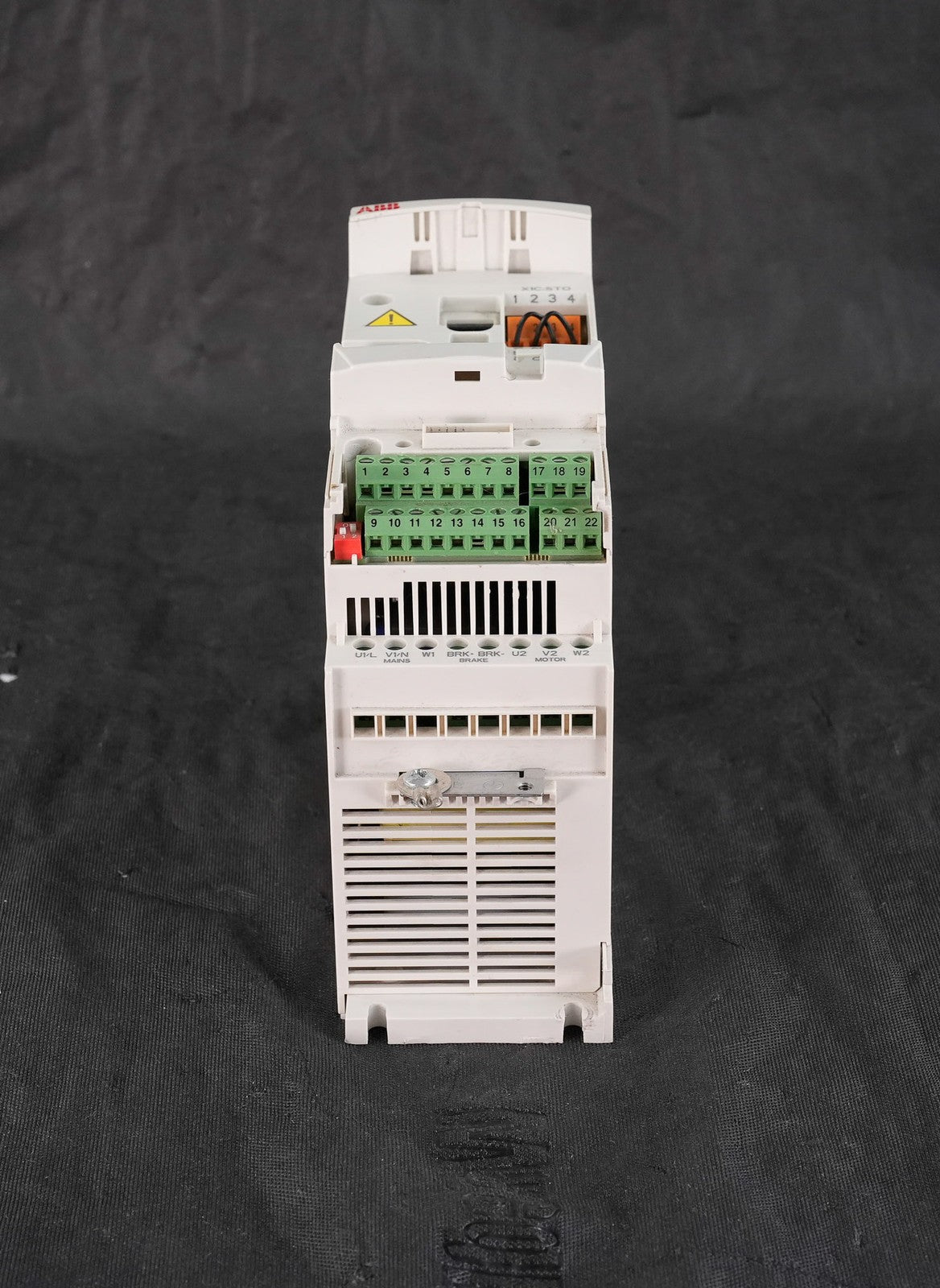 ABB ACS355-01U-04A7-2 AC Drive 200-240V 1HP 4.7A ACS35501U04A72