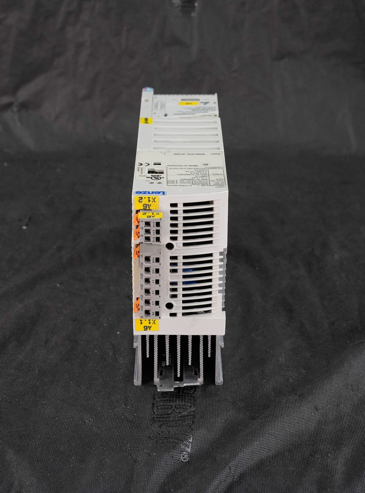 Lenze E82EV222_4C200 8200 Vector AC Drive 400/500V E82EV2224C200 Inverter