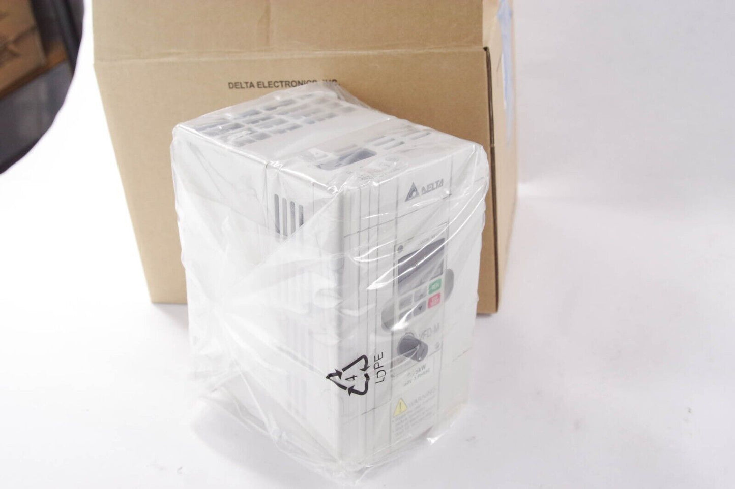 Delta VFD007M43B 380-480VAC AC Drive 1hp - Open Box