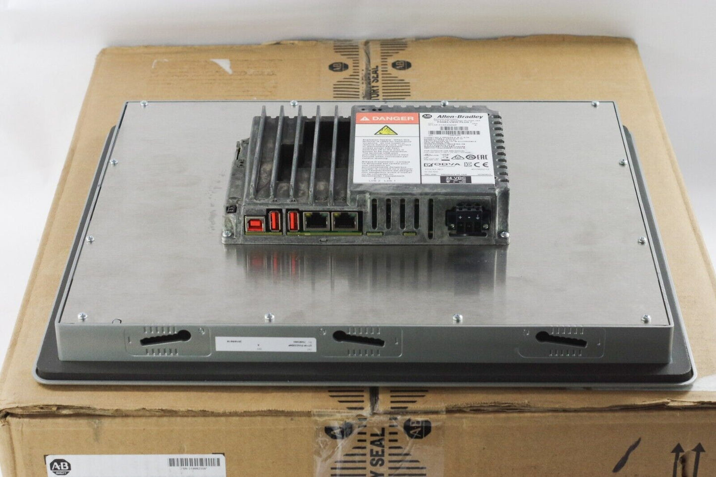 Allen Bradley 2711P-T15C22D9P Ser A Panelview Plus 7 Operator Interface With Box