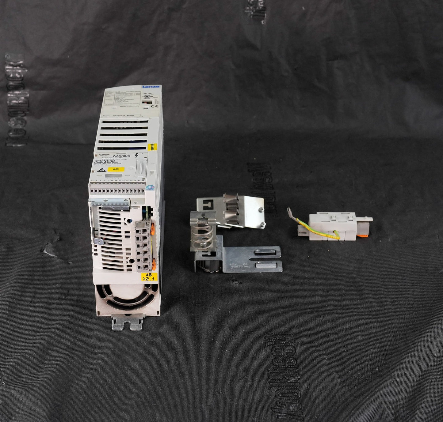 Lenze E82EV222_4C200 8200 Vector AC Drive 400/500V E82EV2224C200 Inverter