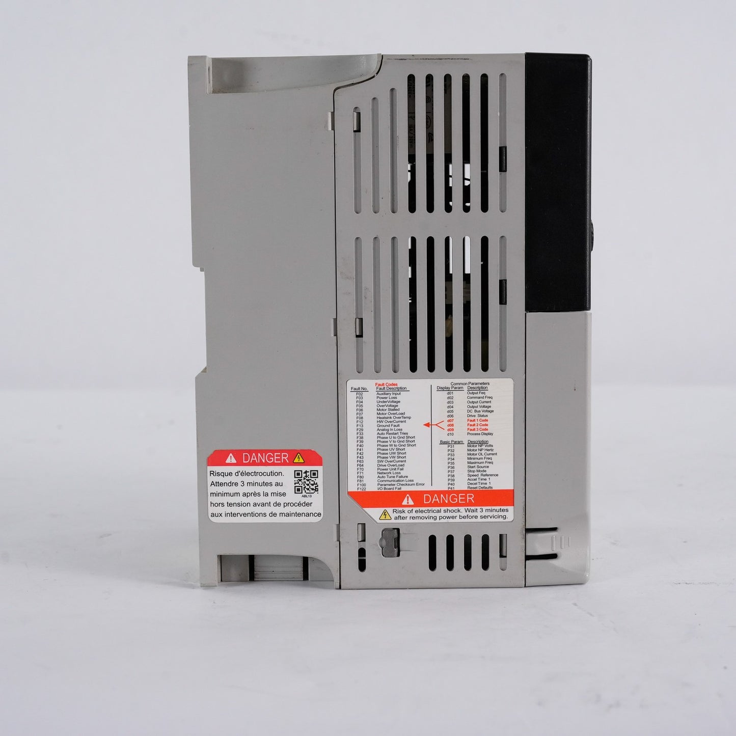 Allen Bradley 22B-D2P3N104 /A PowerFlex 40 1HP AC Drive 22BD2P3N104