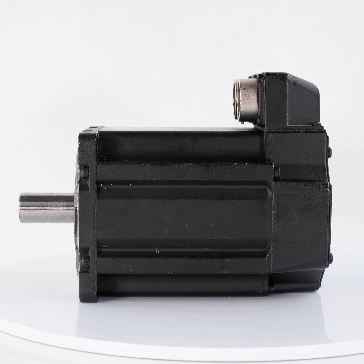 Allen Bradley MPL-B420P-SK22AA Servo Motor 460V 5000RPM 1.6kW
