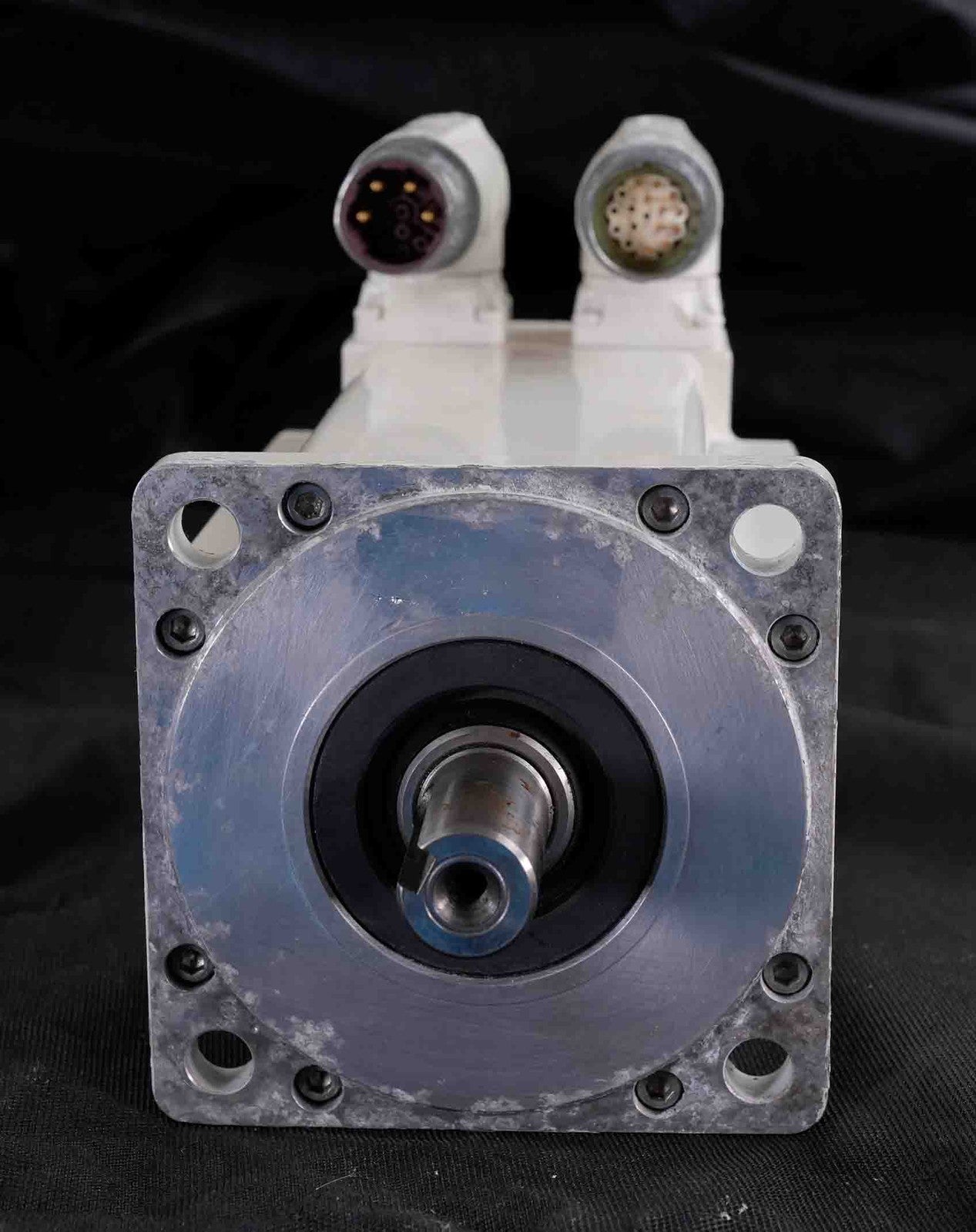 Allen Bradley MPF-B430P-MJ72BA /A Servo Motor 460V 5000RPM MPFB430PMJ72B - USED