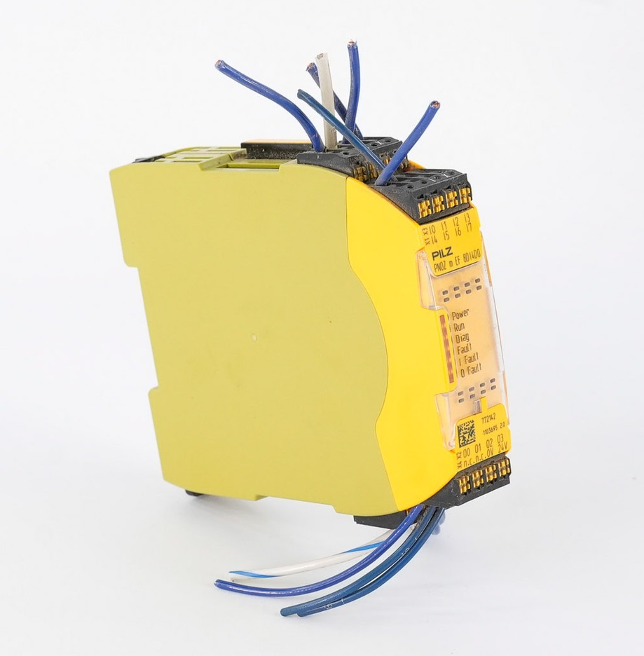 PILZ PNOZ m EF 8DI4D0 772142 Safety Relay Module Unit