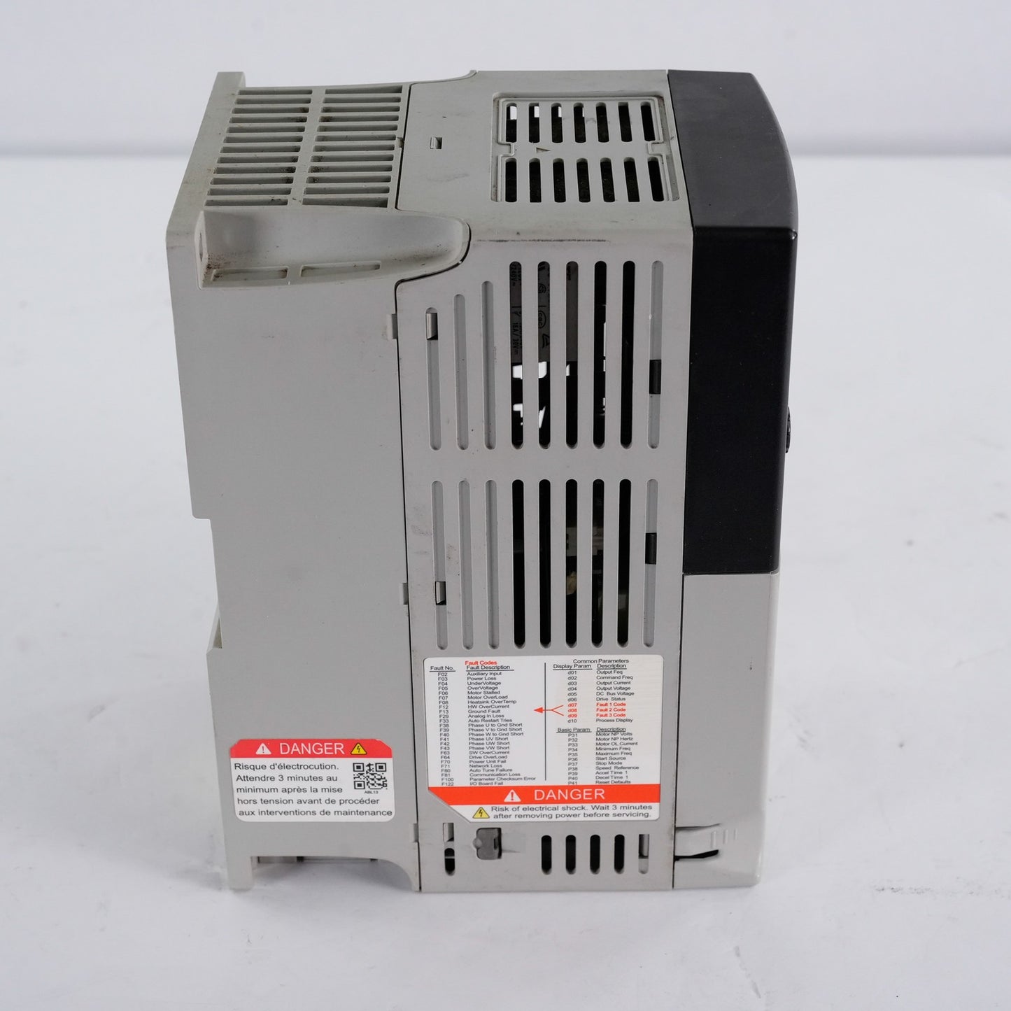 Allen Bradley 22B-D2P3N104 /A PowerFlex 40 1HP AC Drive 22BD2P3N104