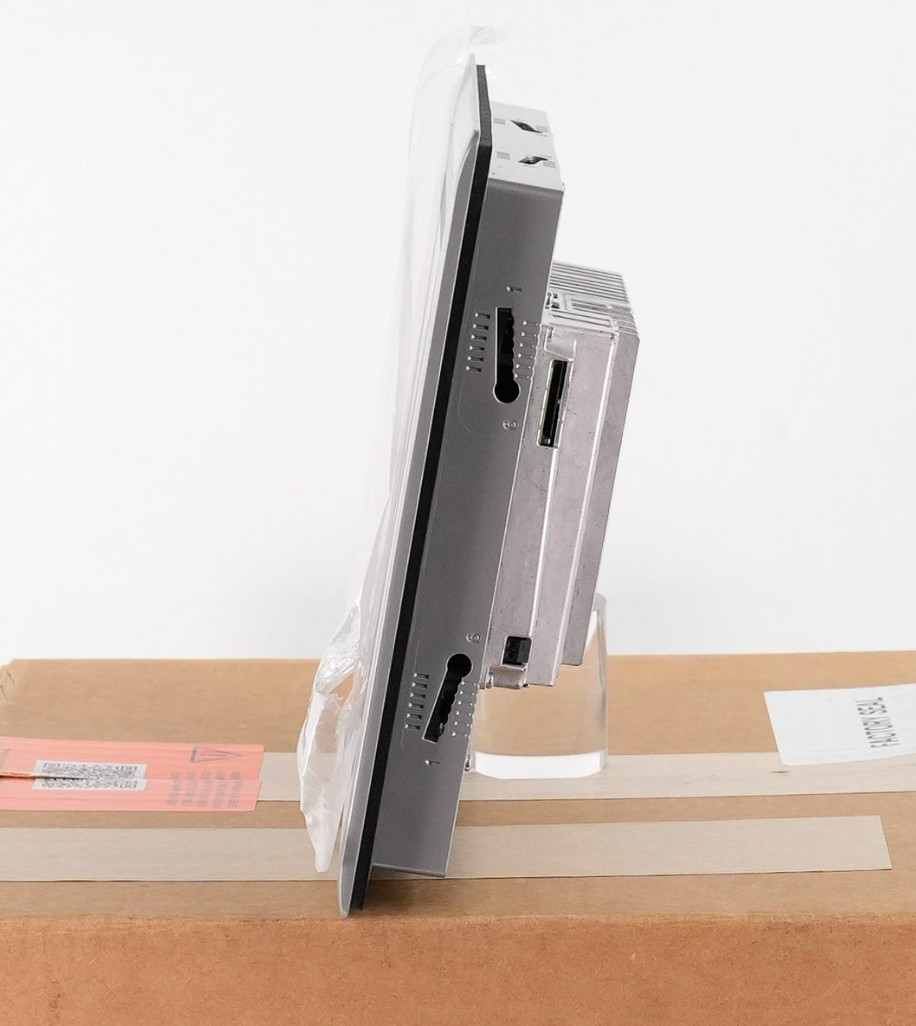 Allen Bradley 2711P-T10C22D9P /B PanelView Plus 7 HMI Ser B Without Original Box