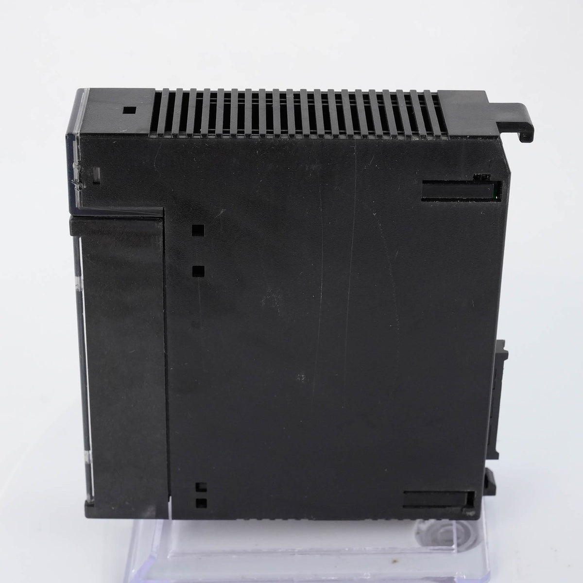 GE FANUC IC693MDL940F Series 90-30 Relay Output Module 2 Amp 16 Point
