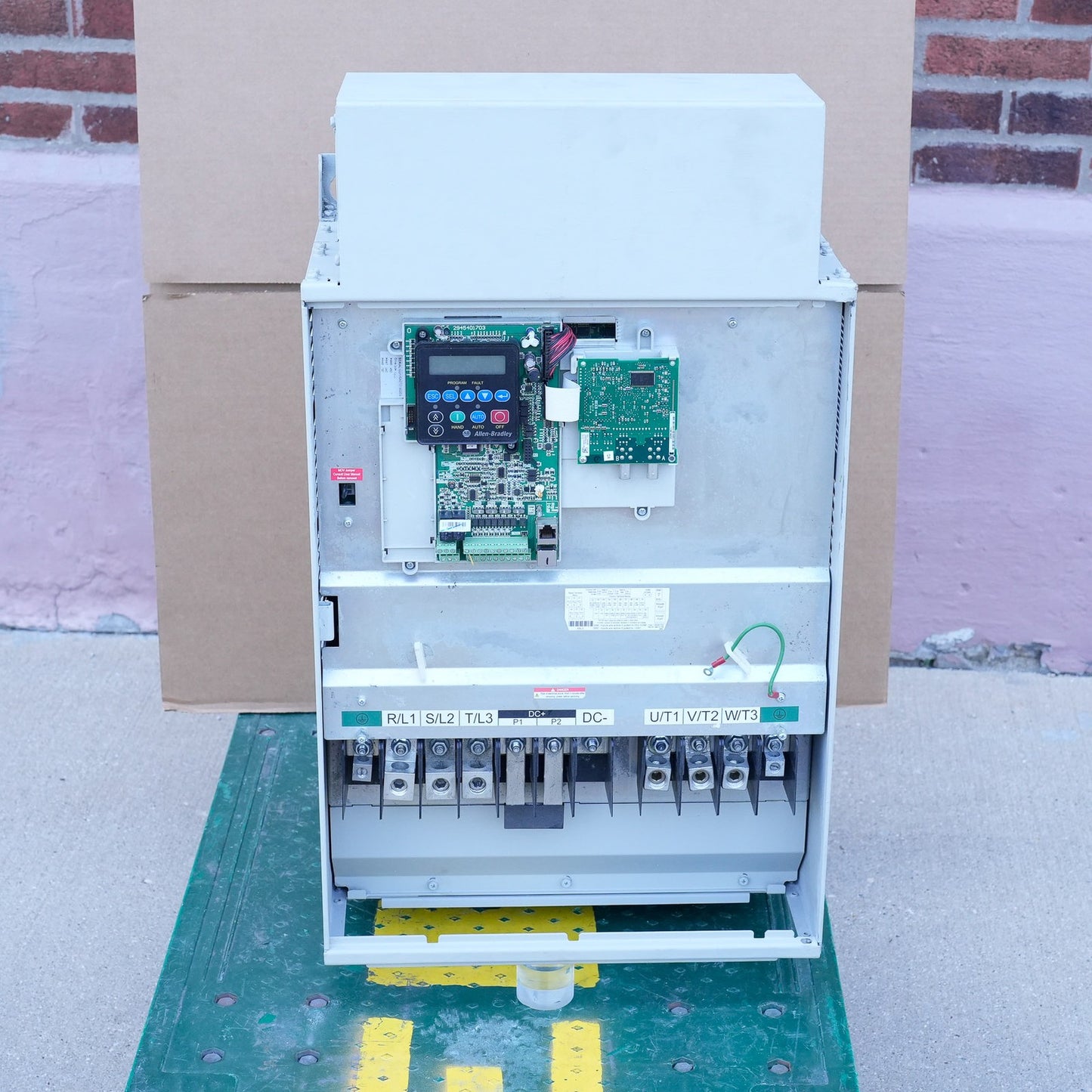 Allen Bradley 22C-D170A103 /A PowerFlex 400 AC Drive 480V 125HP 3-Phase 90kW