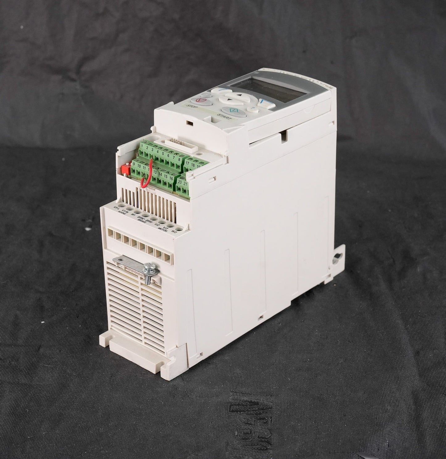 ABB ACS355-01U-04A7-2 AC Drive 200-240V 1HP 4.7A ACS35501U04A72