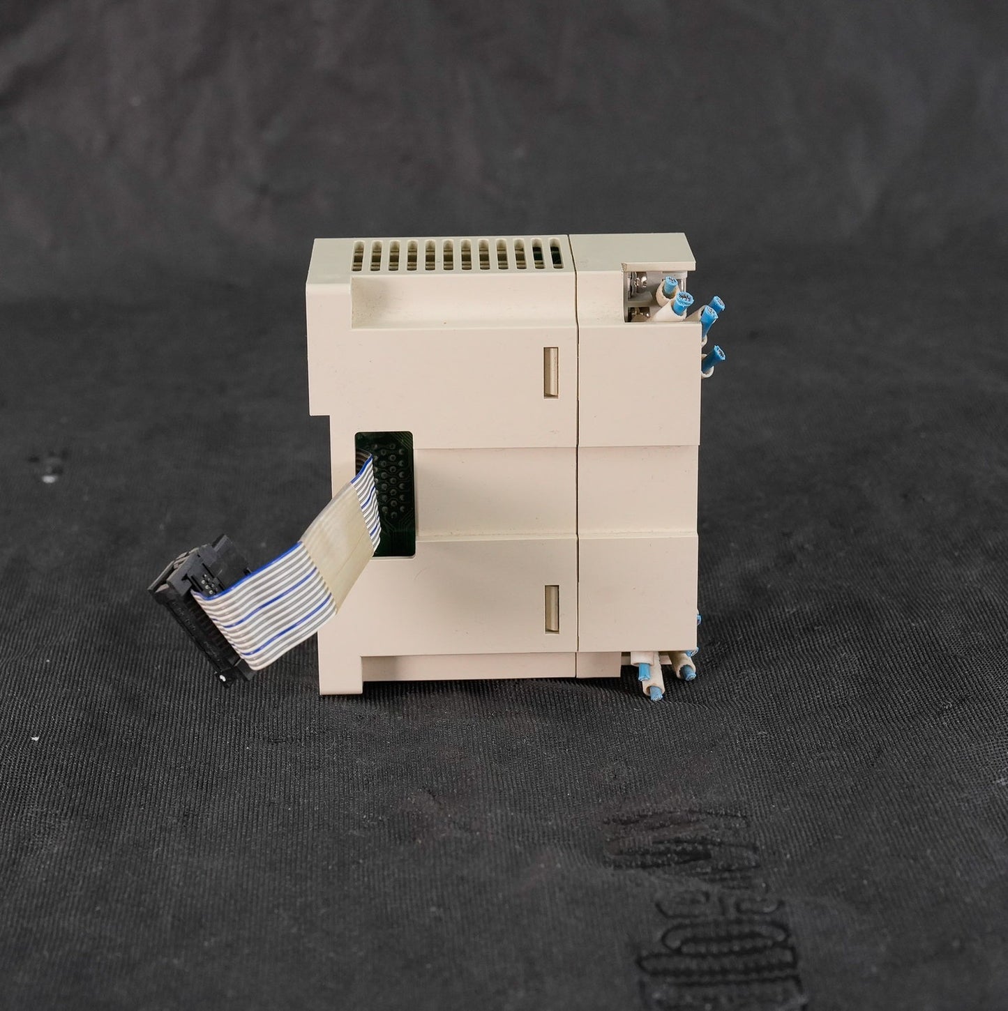 Mitsubishi Electric FX2N-8ER Programmable Controller DC24V / DC30V FX2N8ER