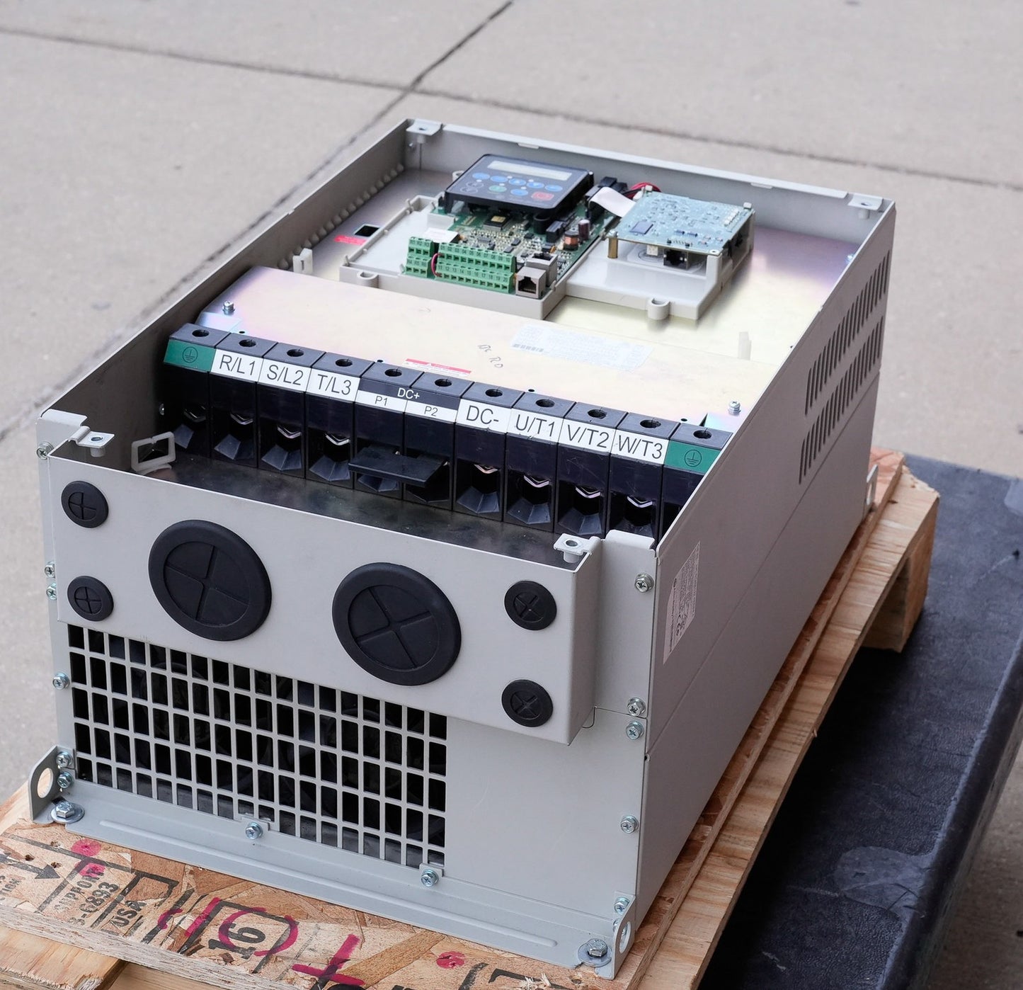 Allen Bradley 22C-D142A103 /A PowerFlex 400 AC Drive 480V 100HP + 1YR Warranty