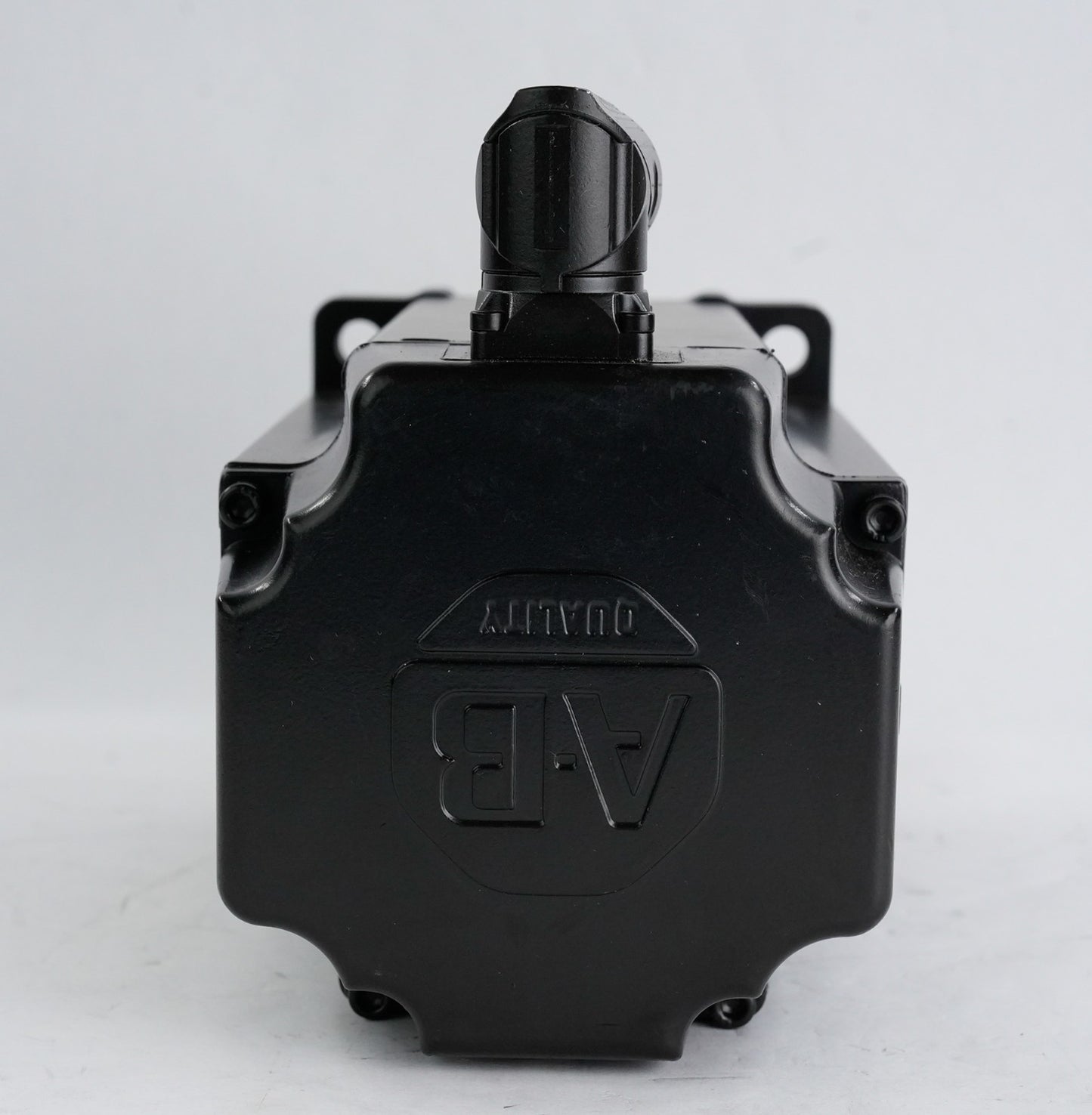 Allen Bradley VPL-A1304D-PJ12AA /A Kinetix VP Low Inertia AC Servo Motor