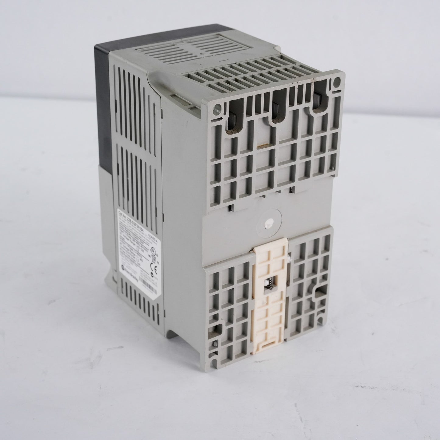 Allen Bradley 22B-D2P3N104 /A PowerFlex 40 1HP AC Drive 22BD2P3N104