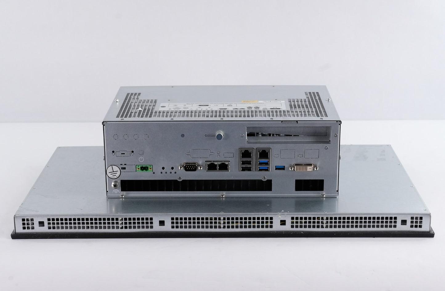 Allen Bradley 6300P-215AAPSFDNB-7DDBW19NNNDNN-NN1S /A VersaView 6300P Fanless PC