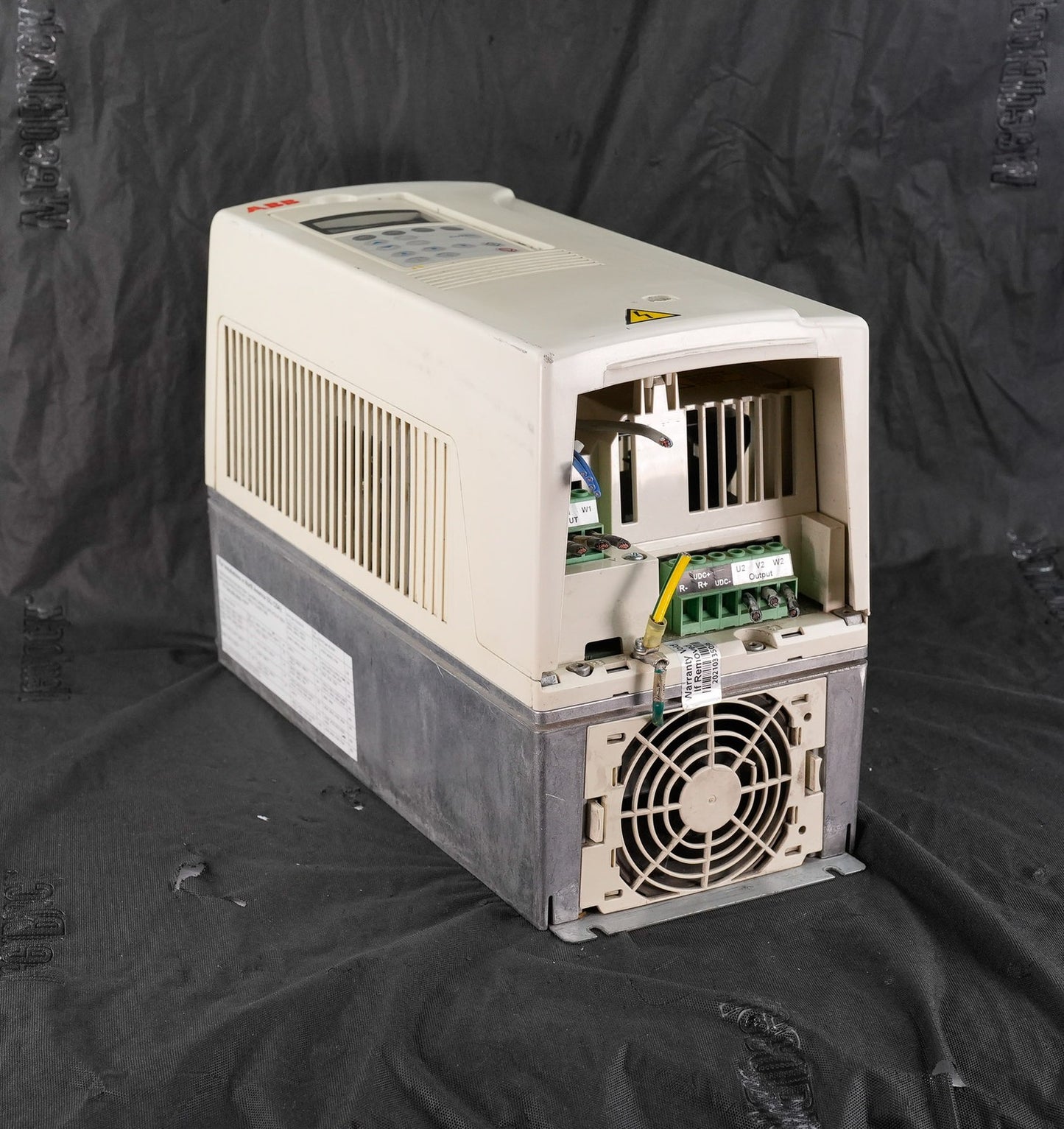 ABB ACS800-U1-0016-5+P901 Variable Frequency Drive 3-Phase ACS800U100165P901