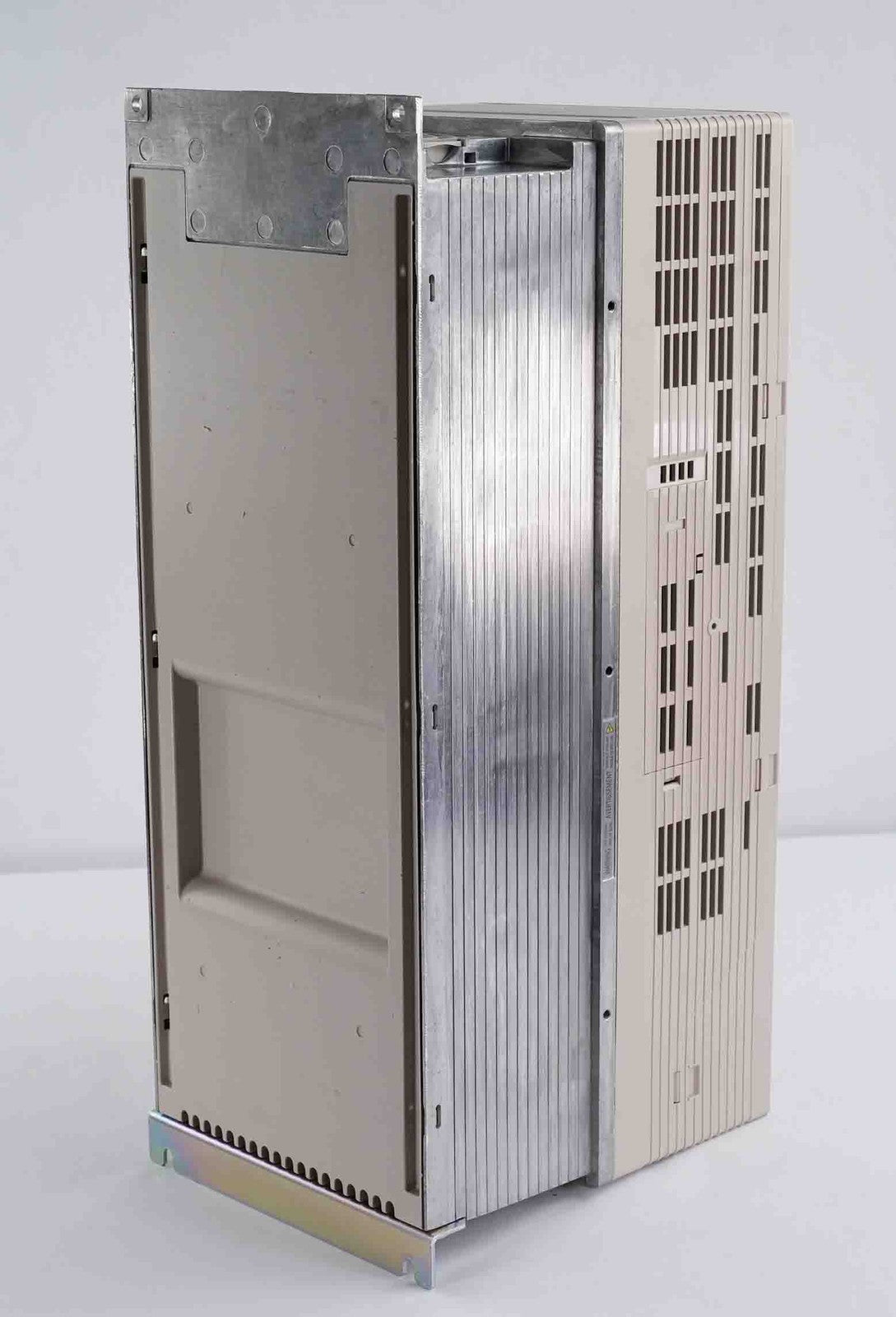 Yaskawa CIMR-ZU4A0040FAA Rev B Motor Drive Inverter 40 Amps Z1000 480V