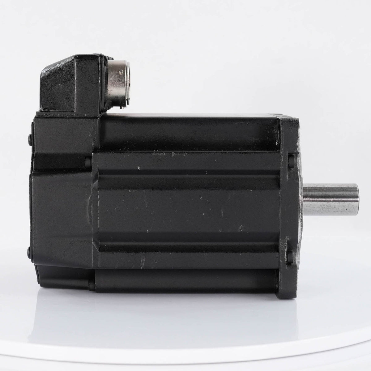 Allen Bradley MPL-B420P-SK22AA Servo Motor 460V 5000RPM 1.6kW