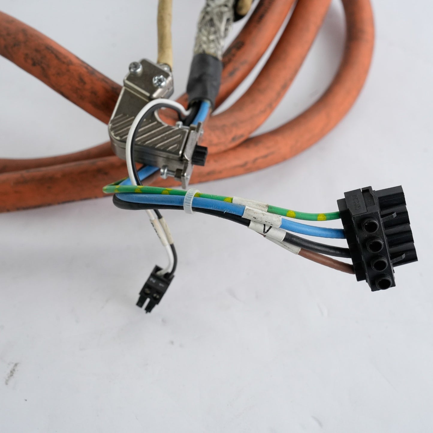 Allen Bradley 2090-CSBM1DF-18AA03 Series B Kinetix DSL Single Motor Cable