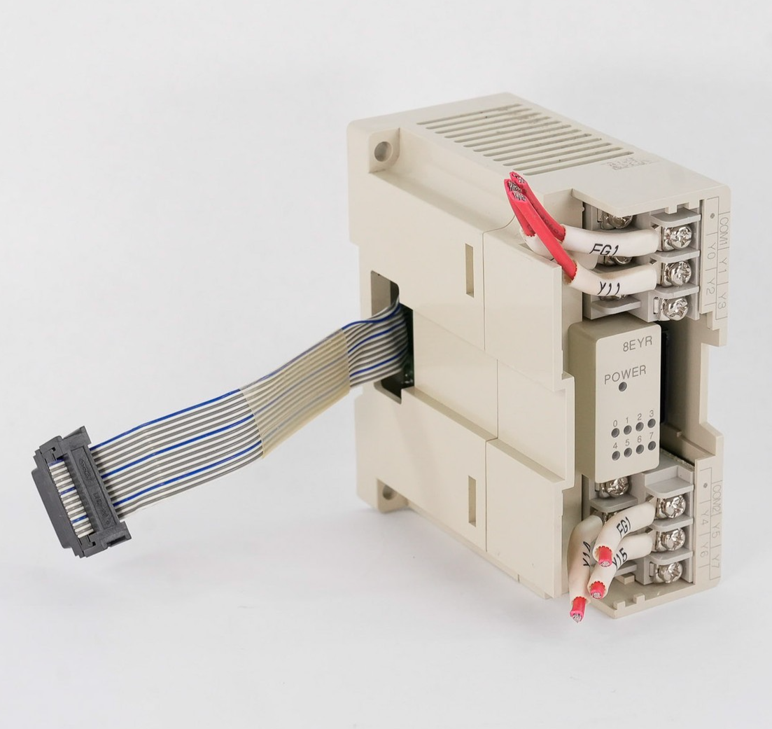 Mitsubishi Electric FX2N-8EYR Programmable Controller DC30V FX2N8EYR