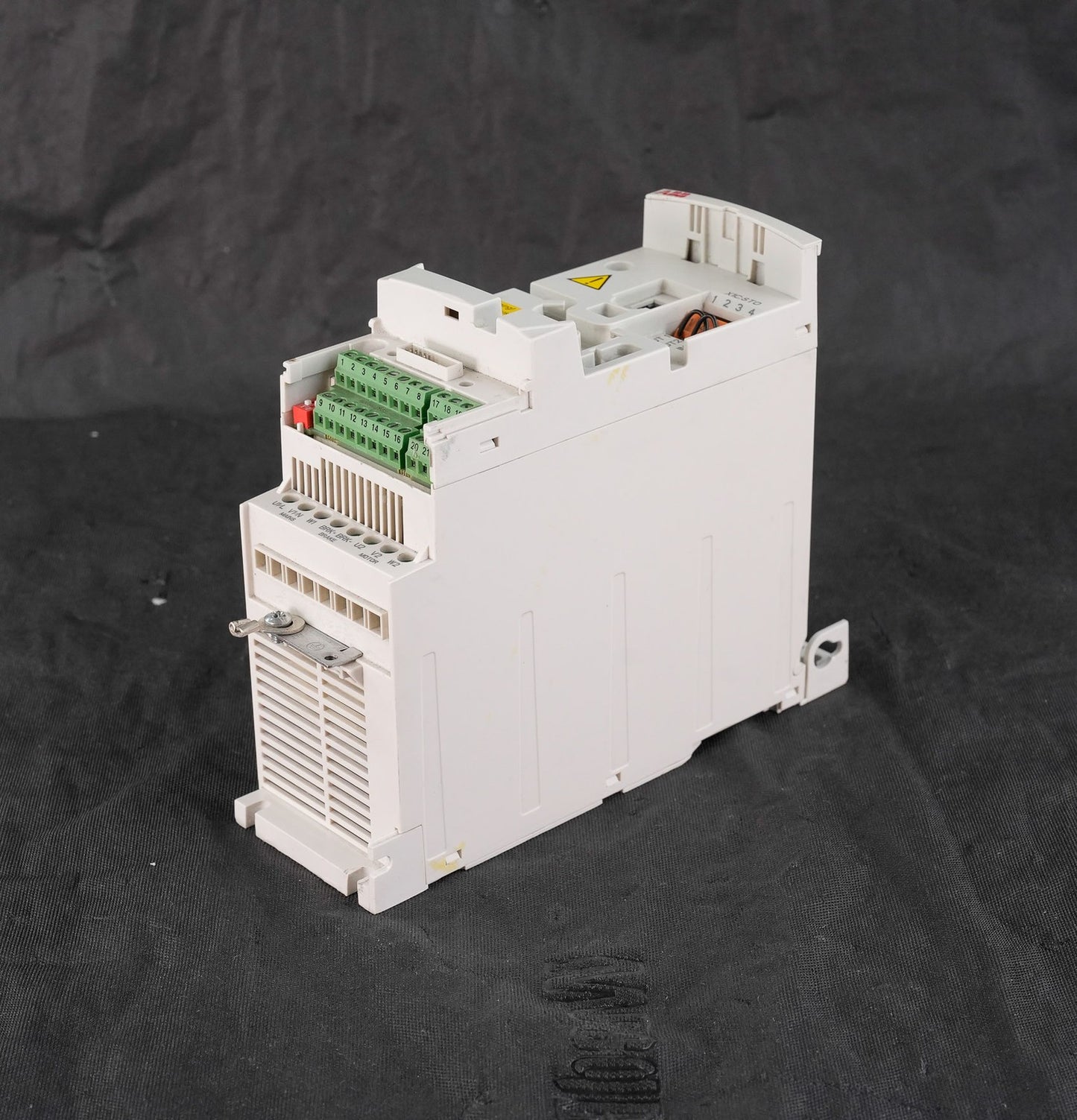 ABB ACS355-01U-04A7-2 AC Drive 200-240V 1HP 4.7A ACS35501U04A72