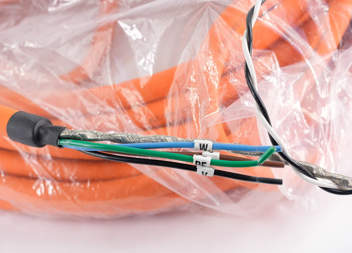 Allen Bradley 2090-CPBM7DF-16AF15 /A 15m Power Motor Cable 2090CPBM7DF16AF15