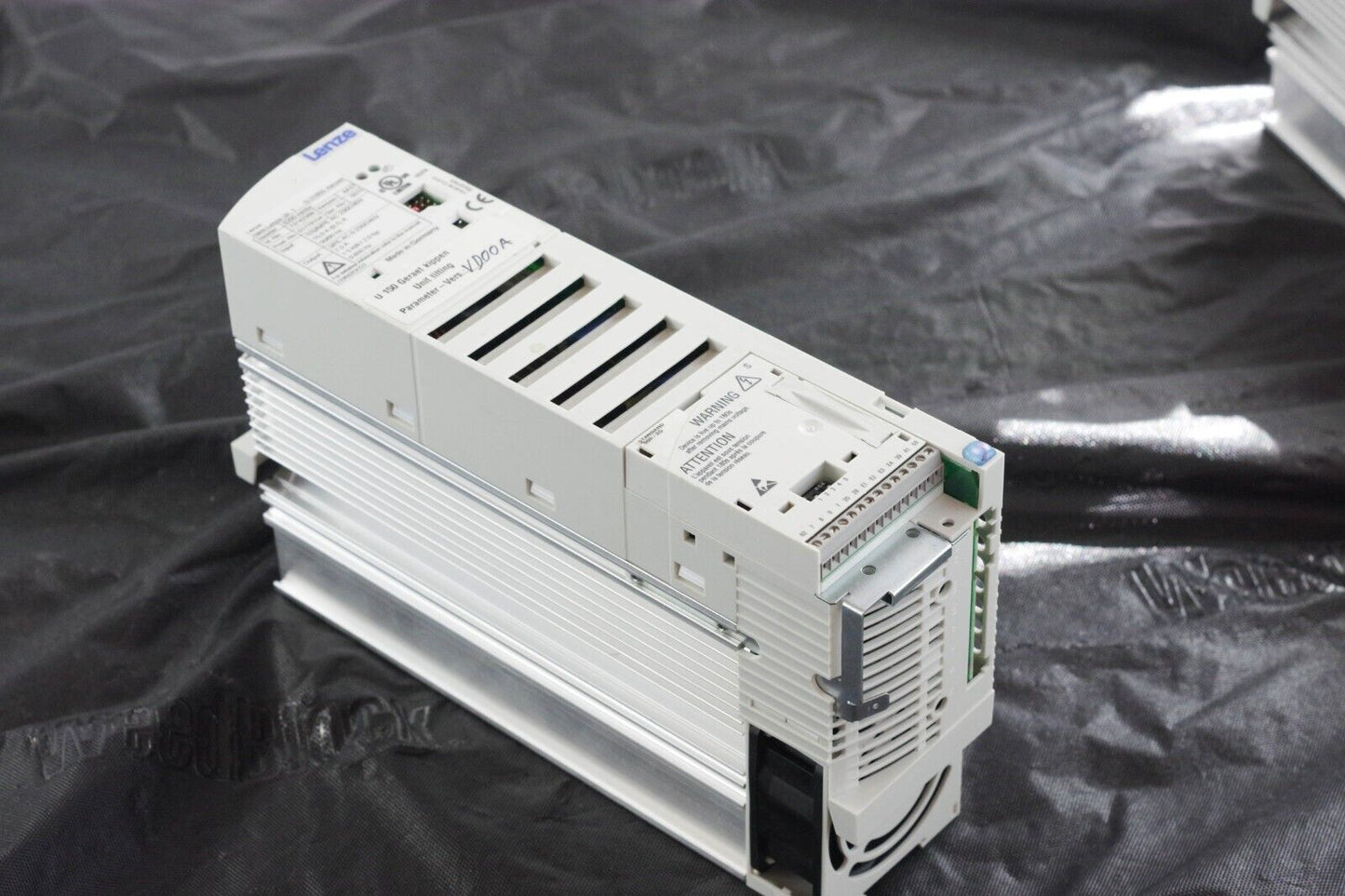 Lenze E82EV152K_2C000 240vac Inverter 8200 Vector 2hp 13142269 / 82EV152K2C000